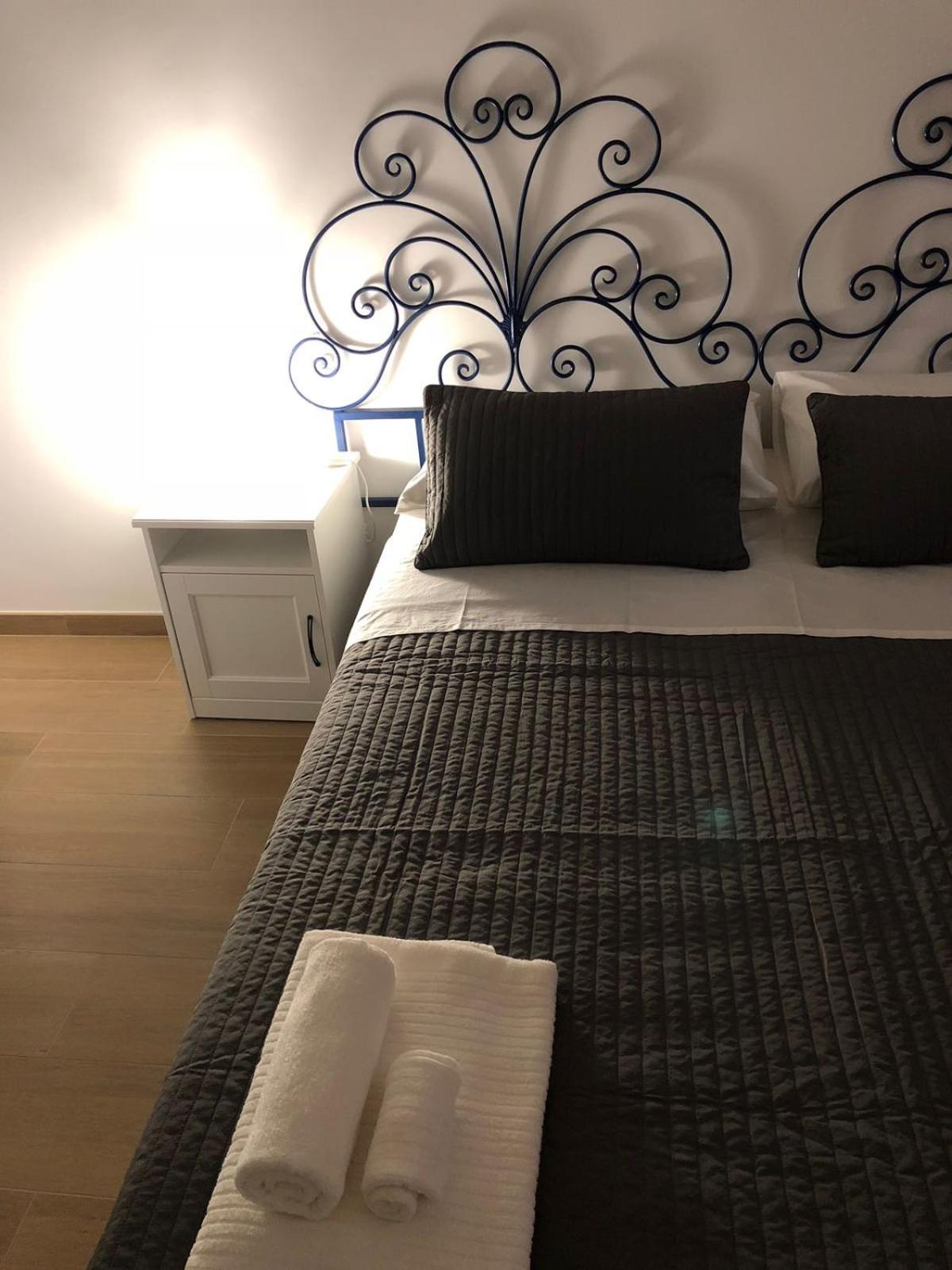 Double Room with Private Bathroom - Photo 3