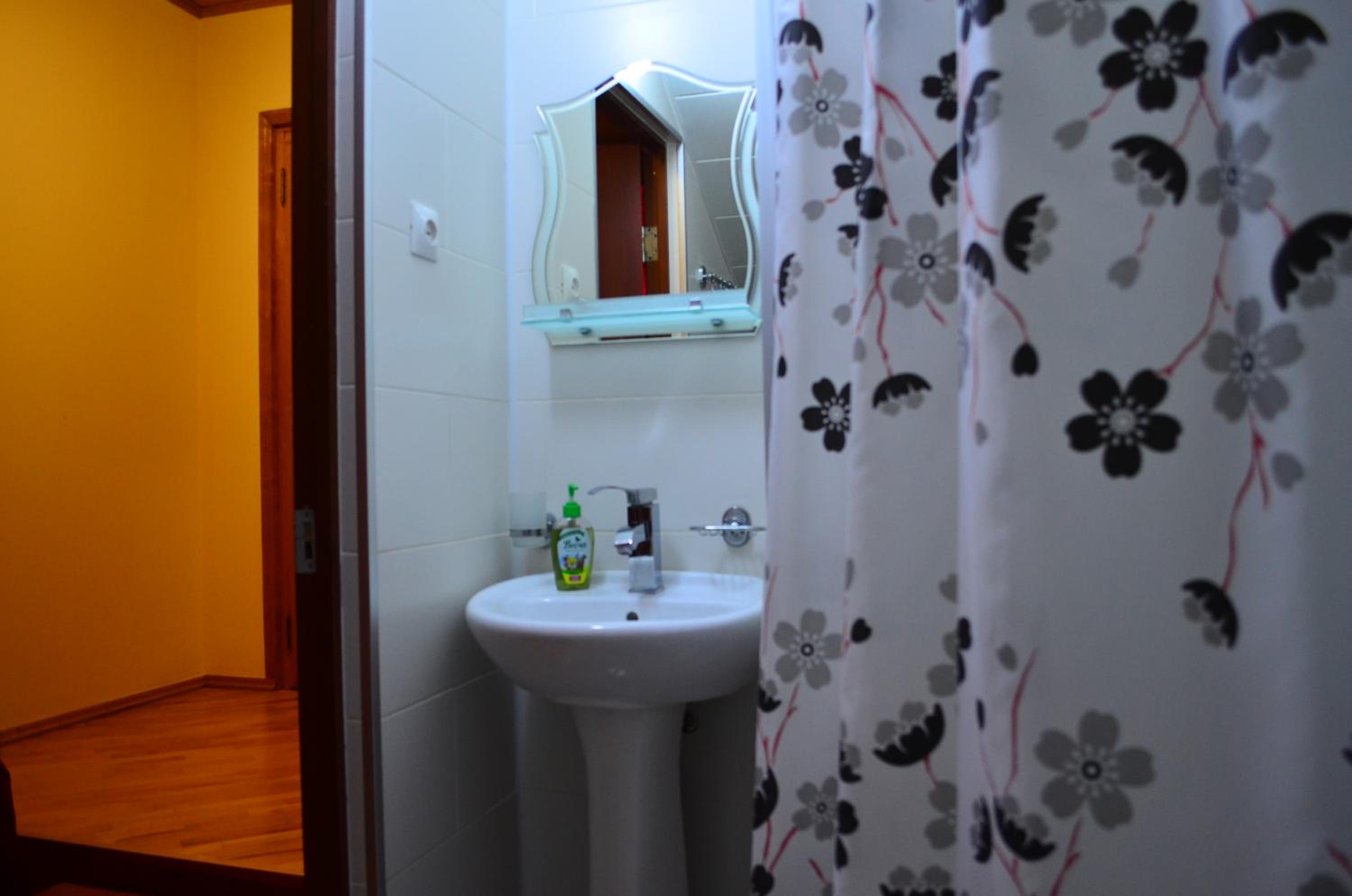 Twin Room with Bathroom photo 2