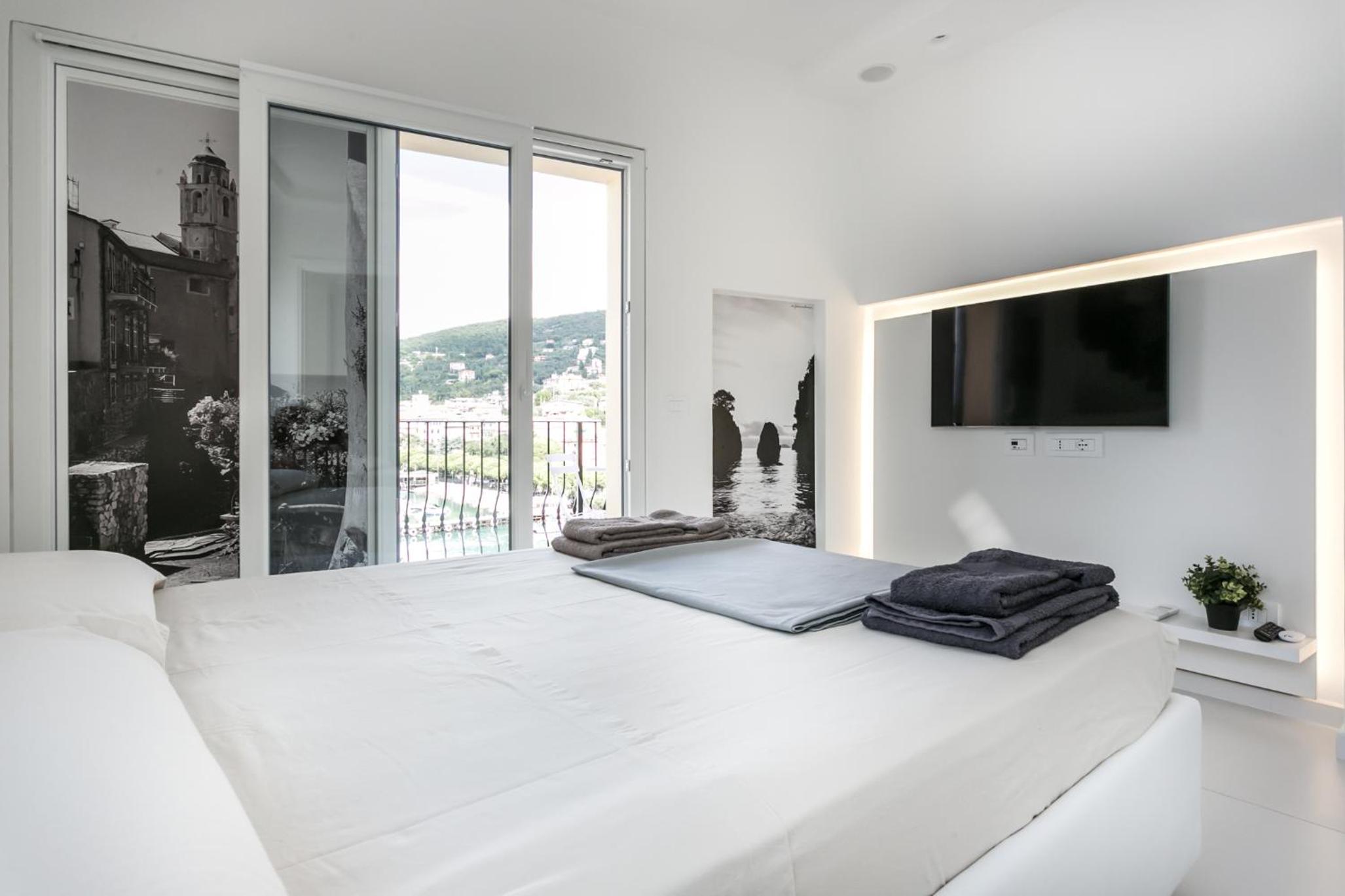Deluxe Double Room with Balcony and Sea View photo 1