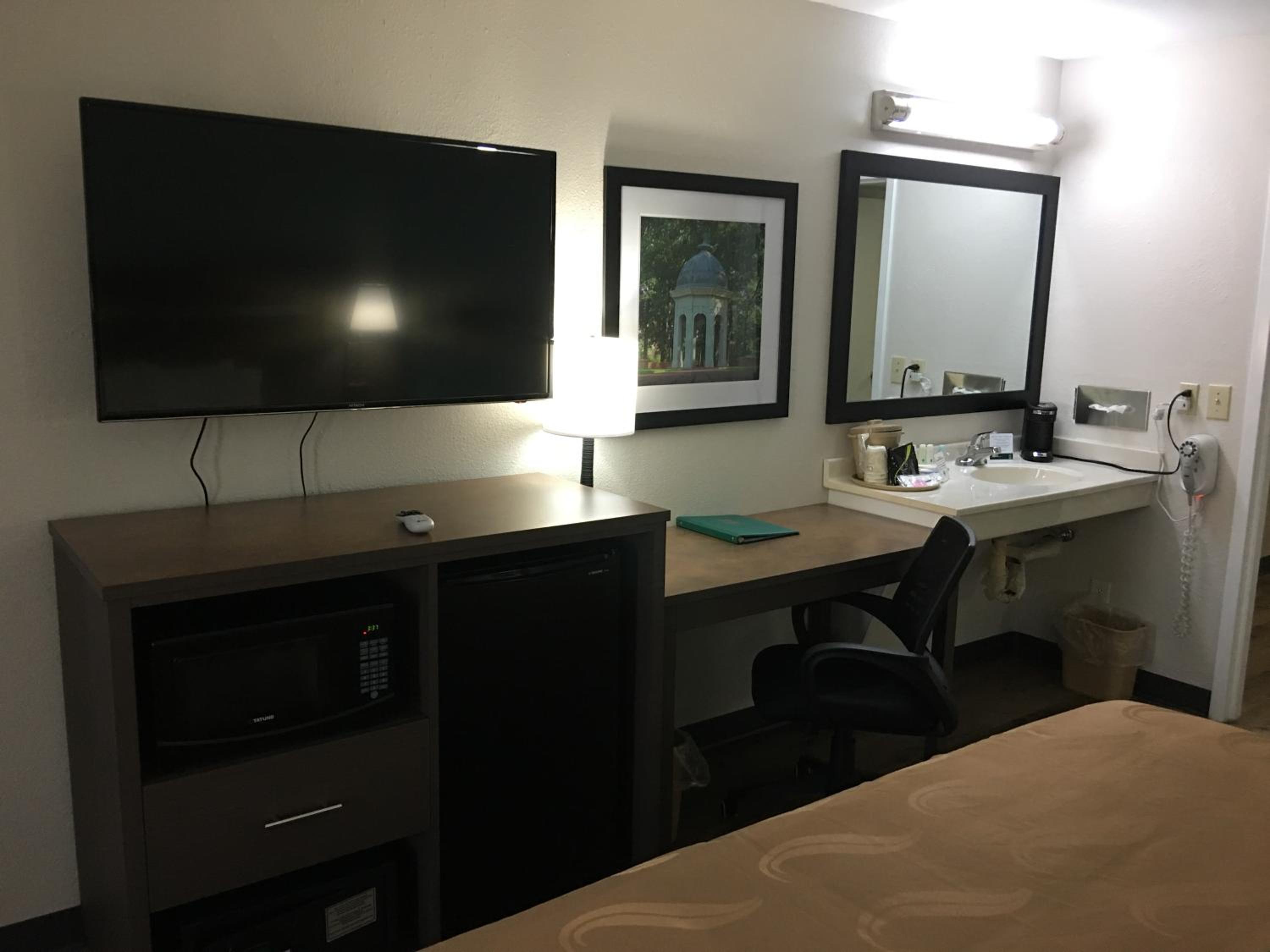 King Room - Accessible/Non-Smoking - Photo 4