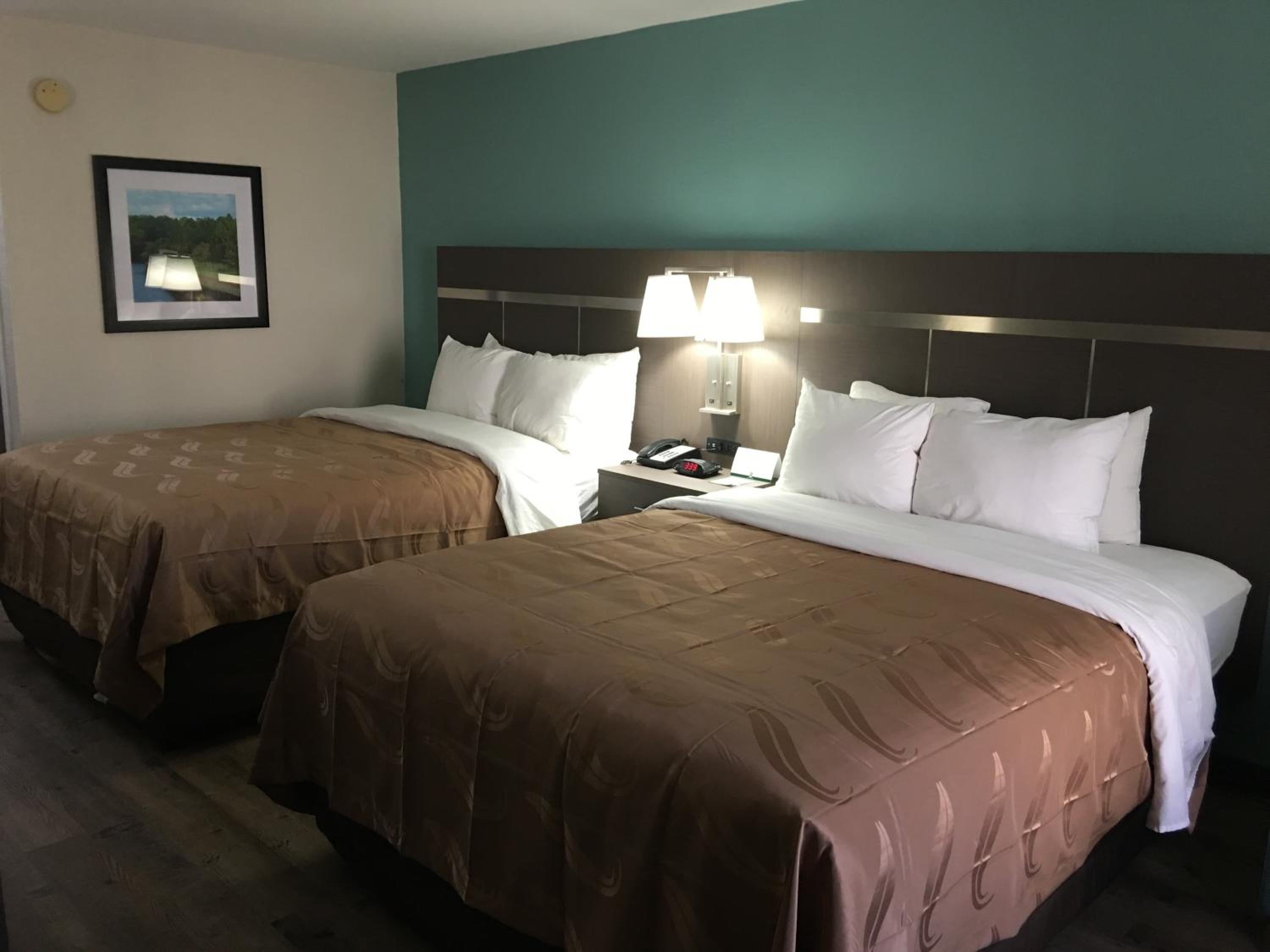 Queen Room with Two Queen Beds - Non-Smoking - Photo 1