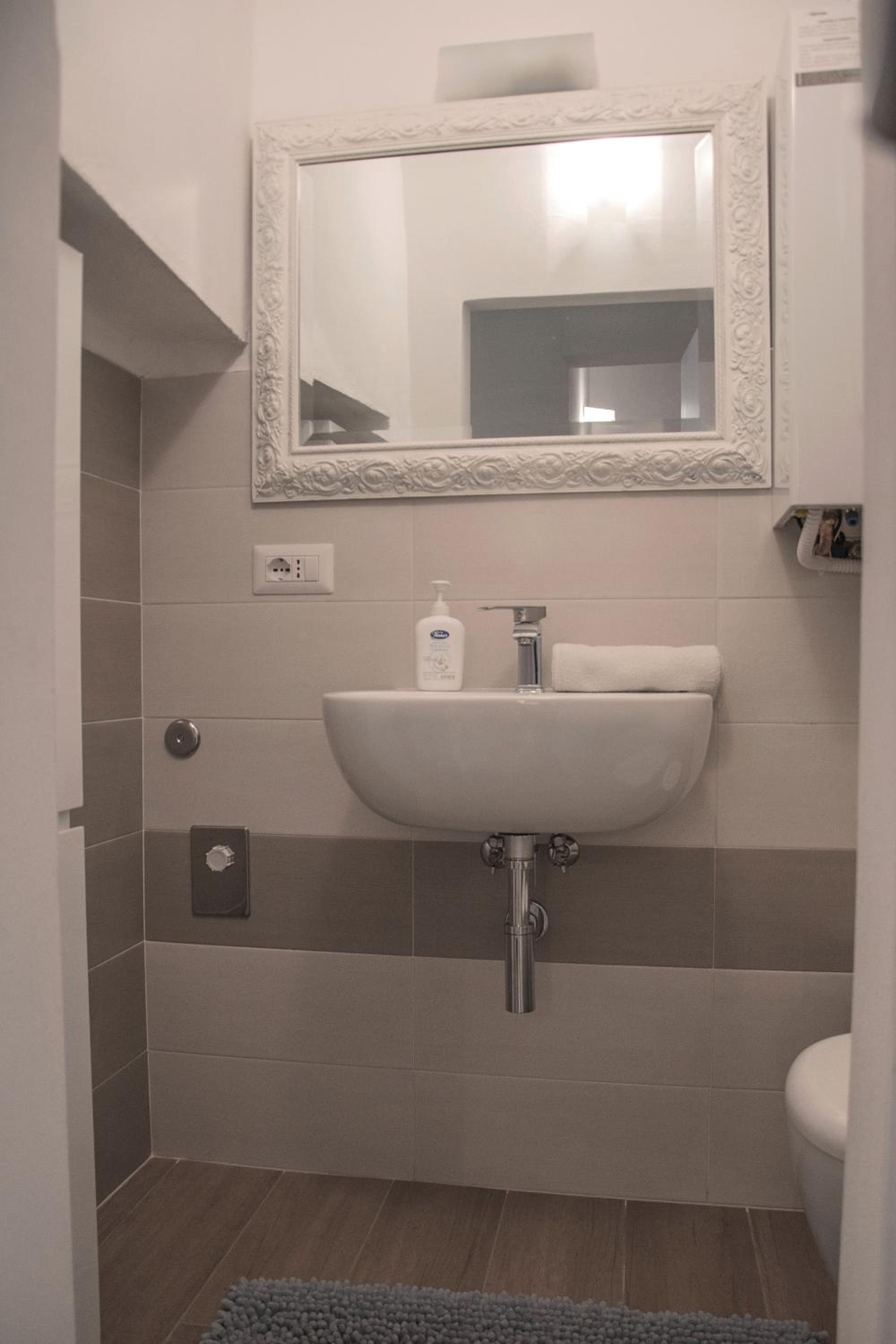 Deluxe Apartment - Photo 12