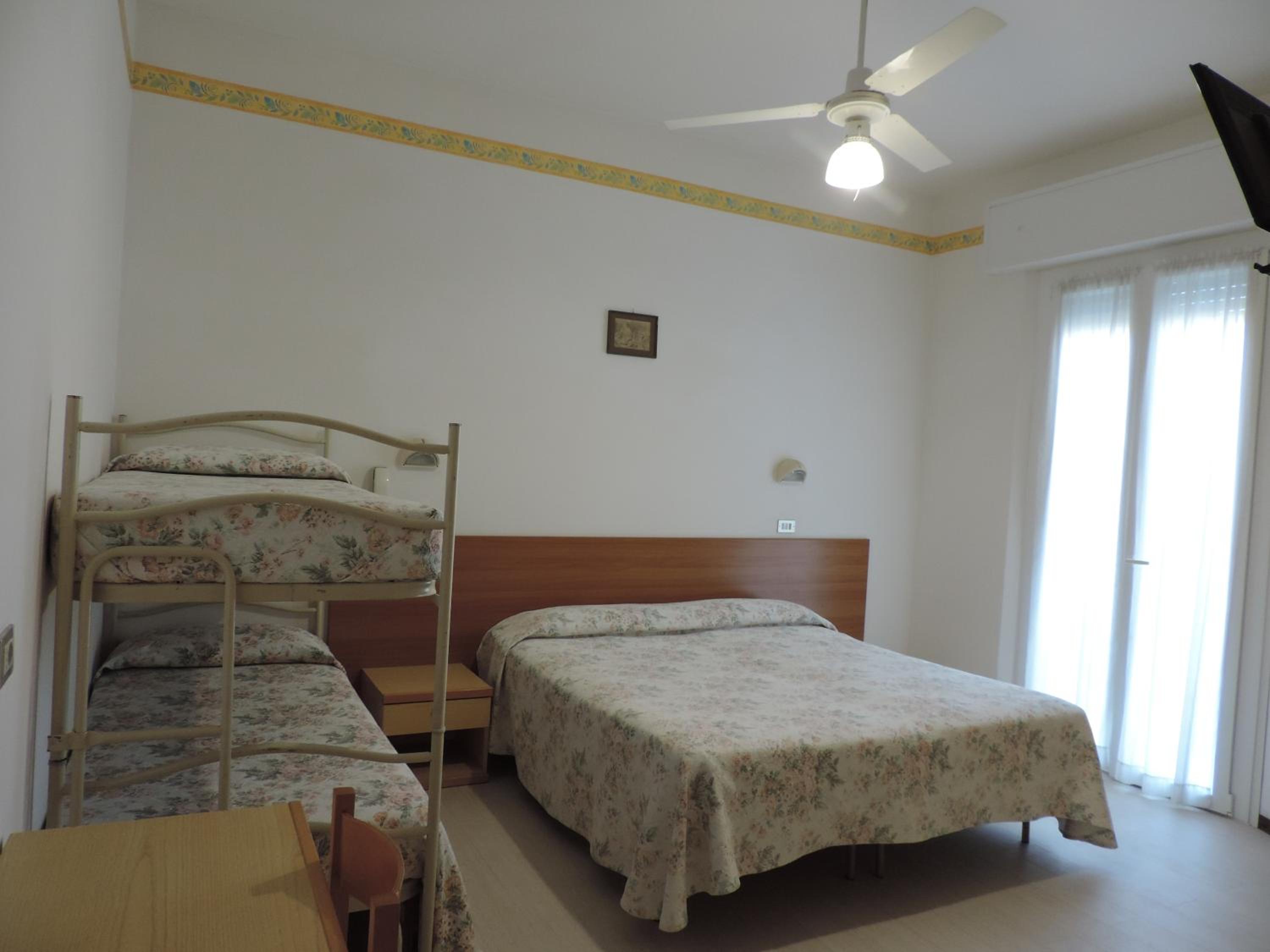 Quadruple Room - Photo 2
