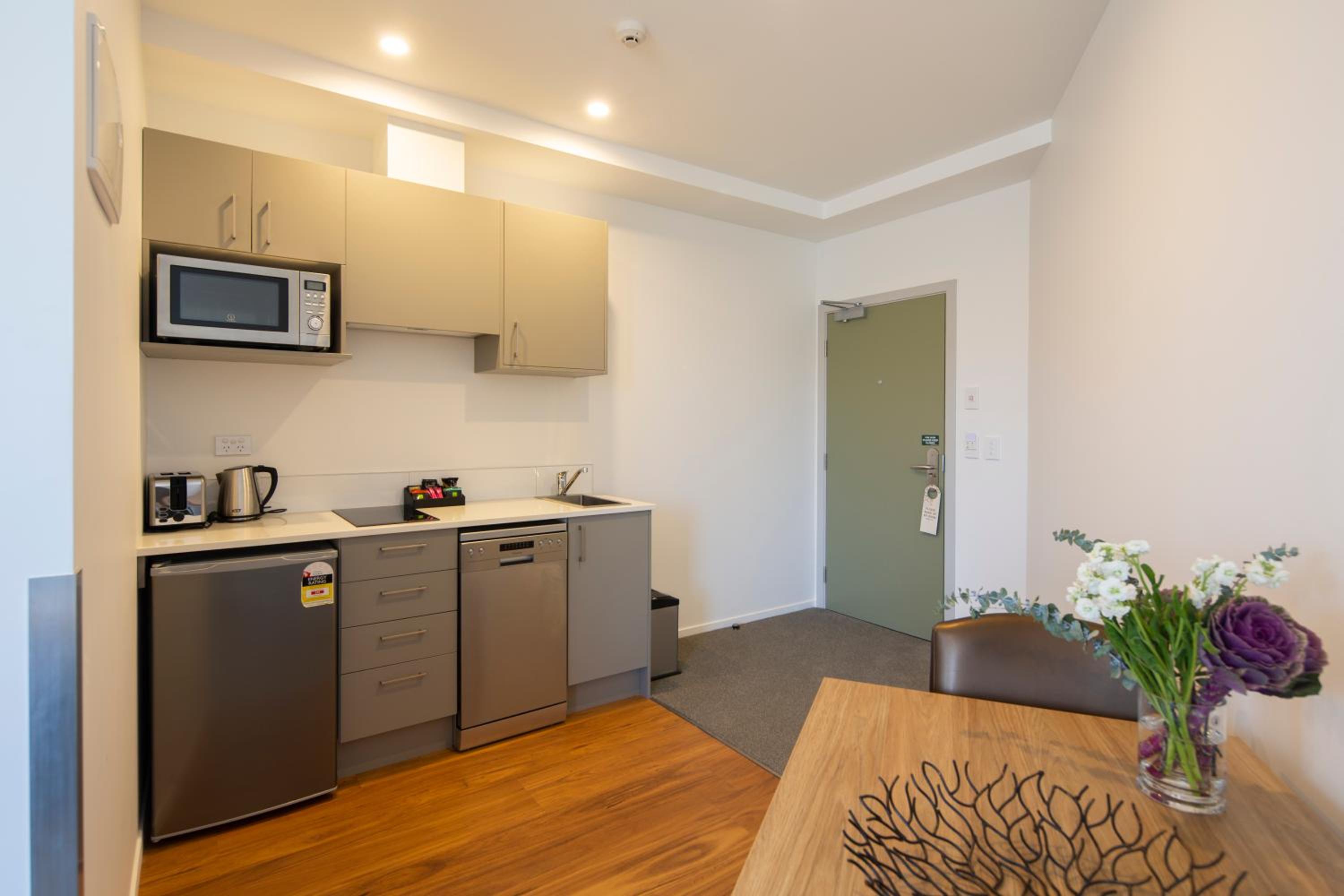 Deluxe King Apartment - Non-Smoking