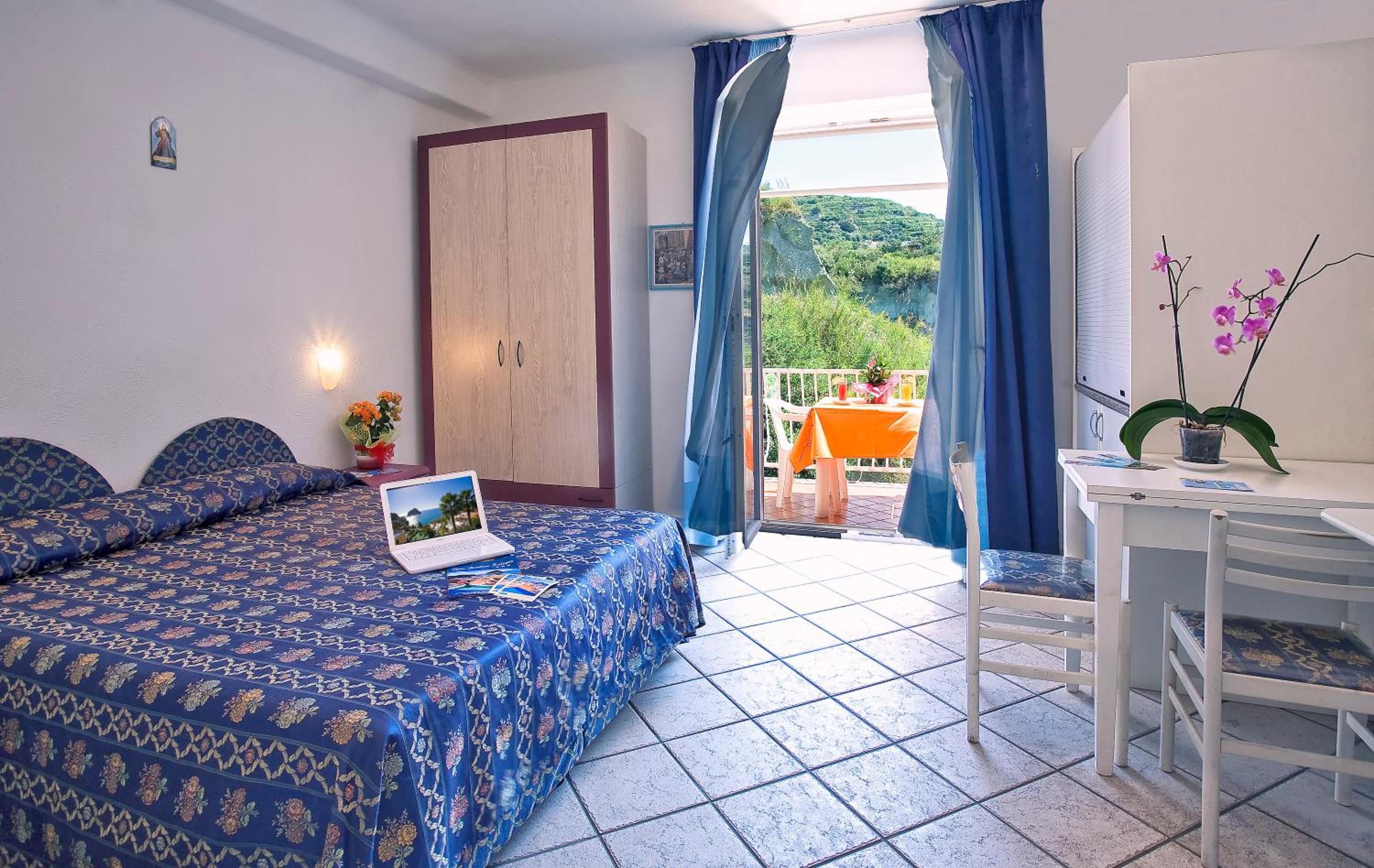 Quadruple Room with Sea View
