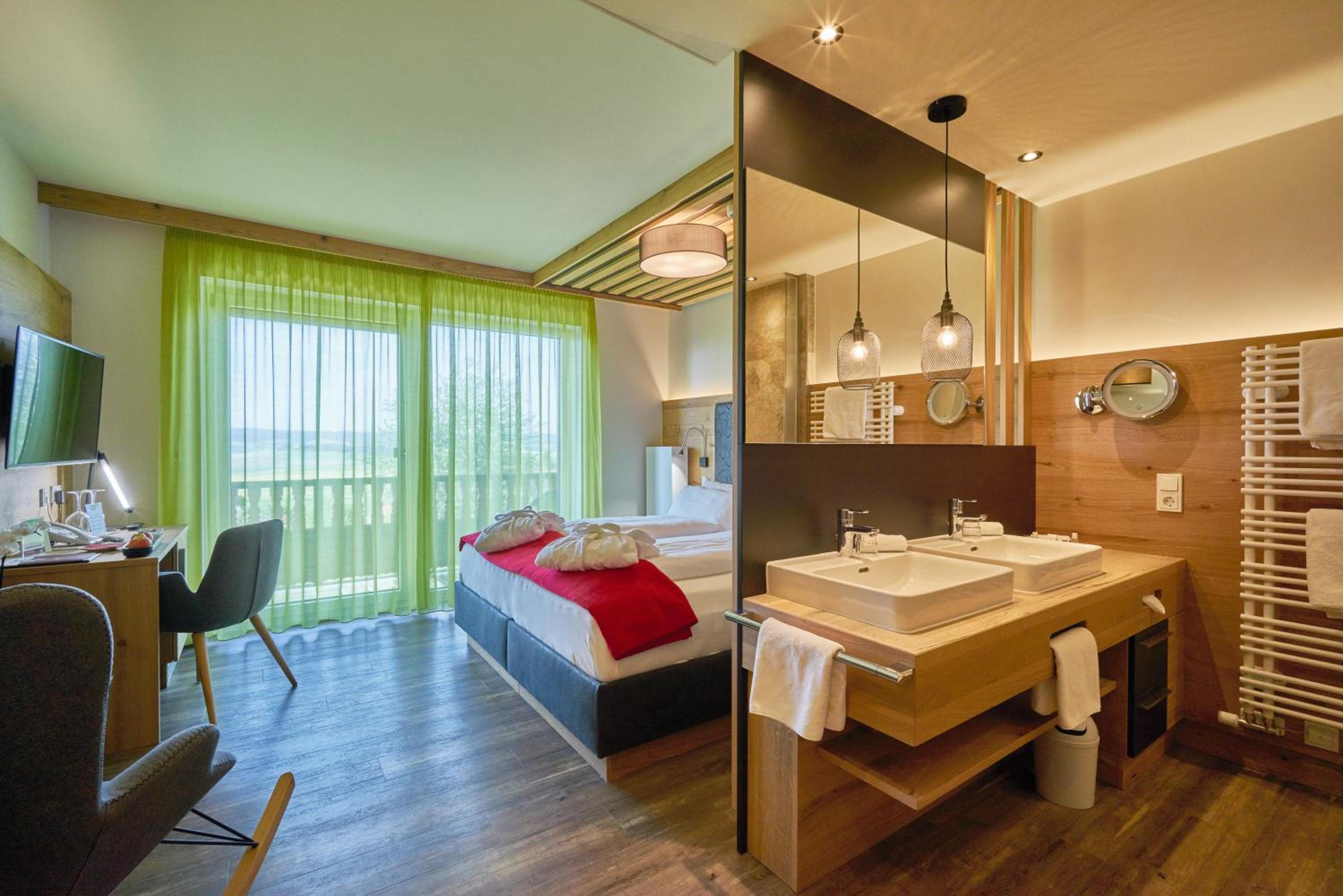 Deluxe Double Room with Balcony - Photo 1
