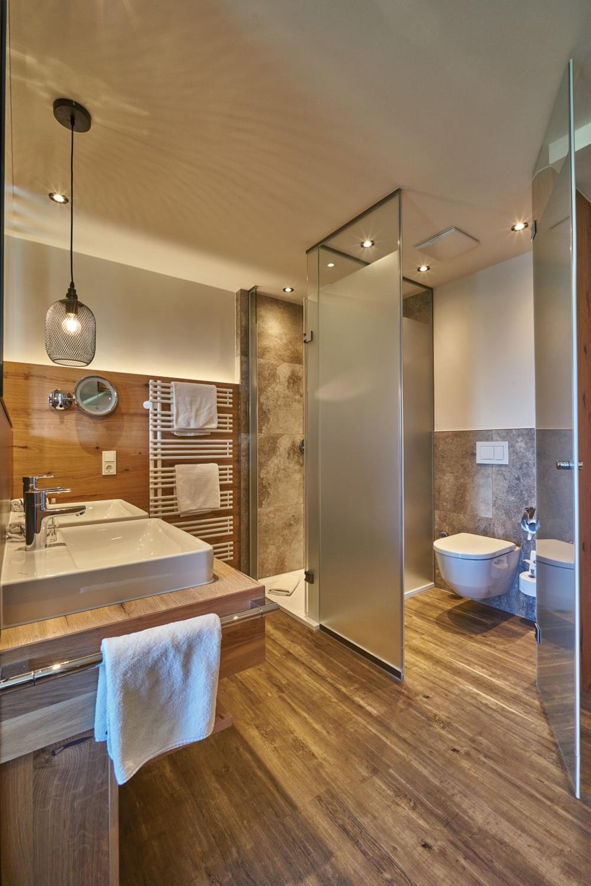 Deluxe Double Room with Balcony - Photo 6
