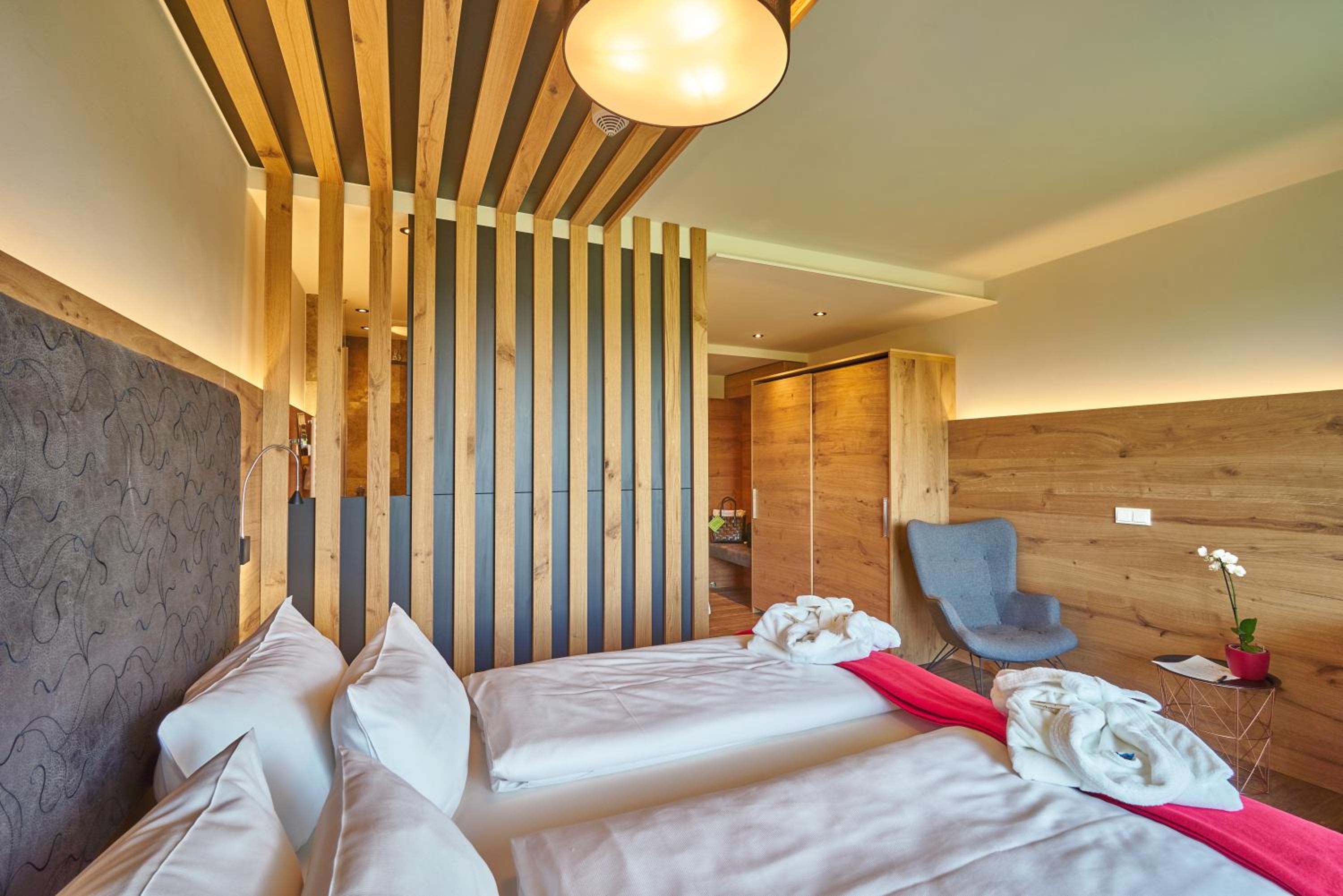 Deluxe Double Room with Balcony - Photo 3