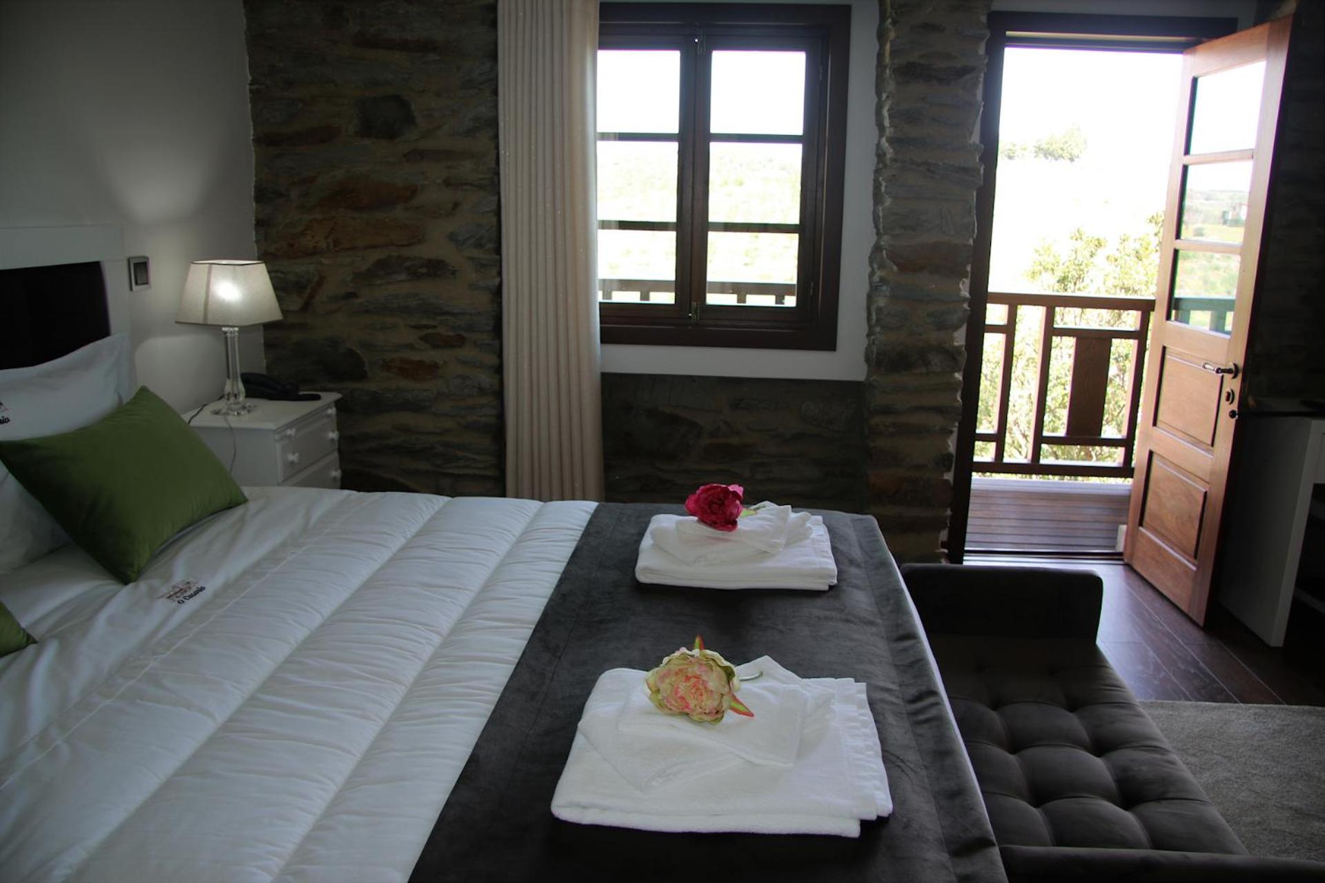 King Suite with Balcony - Photo 2