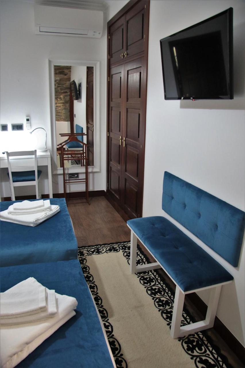 Double Room with Private Bathroom - Photo 2