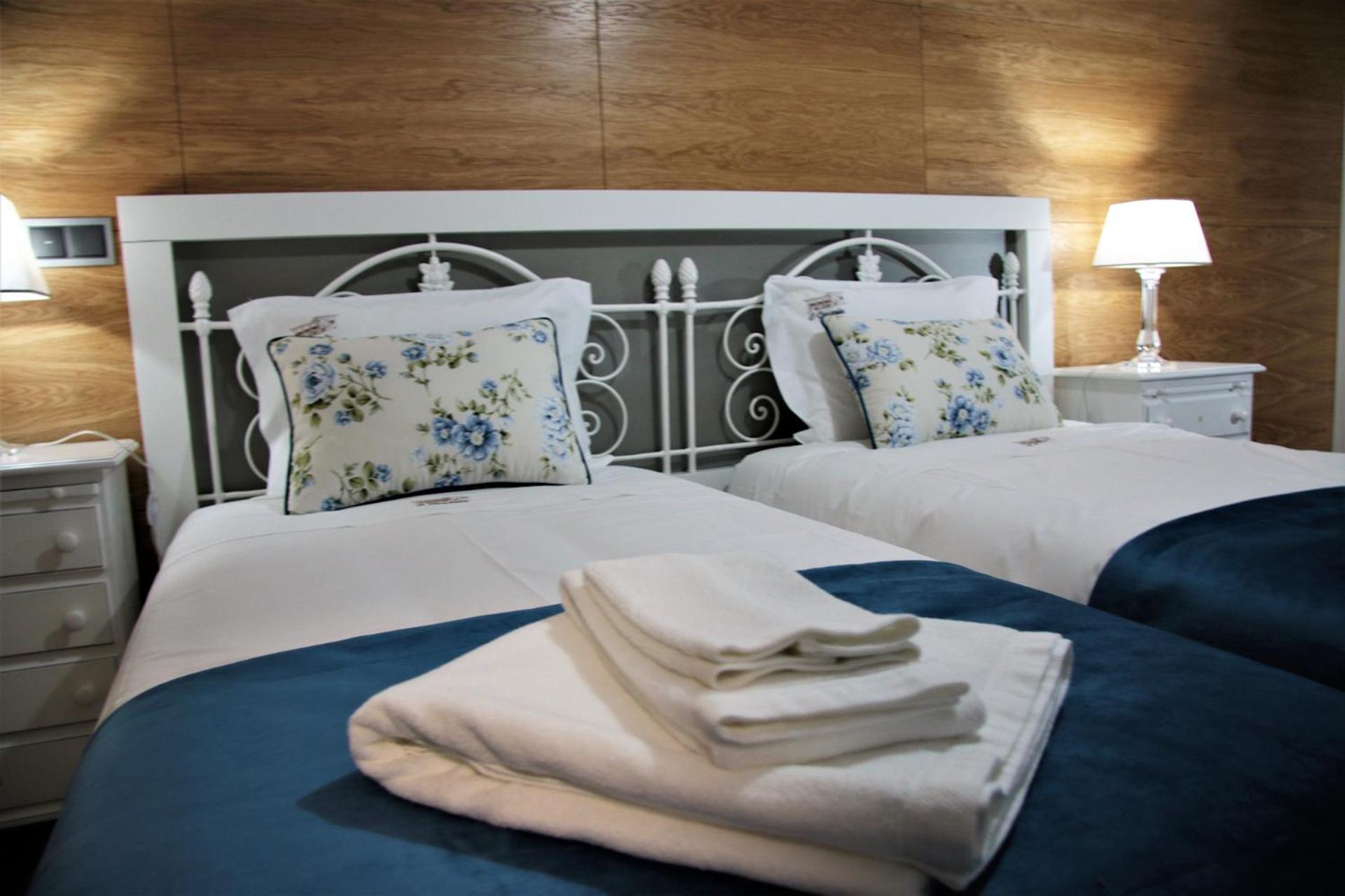 Double Room with Private Bathroom - Photo 1