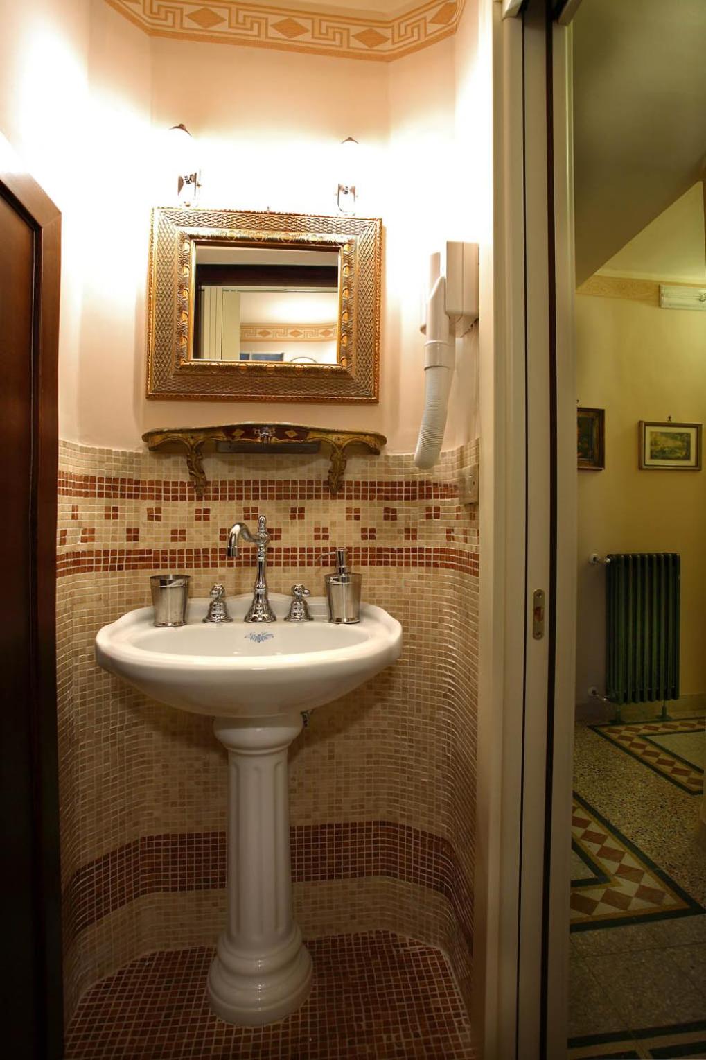 Triple Room With Private External Bathroom photo 3