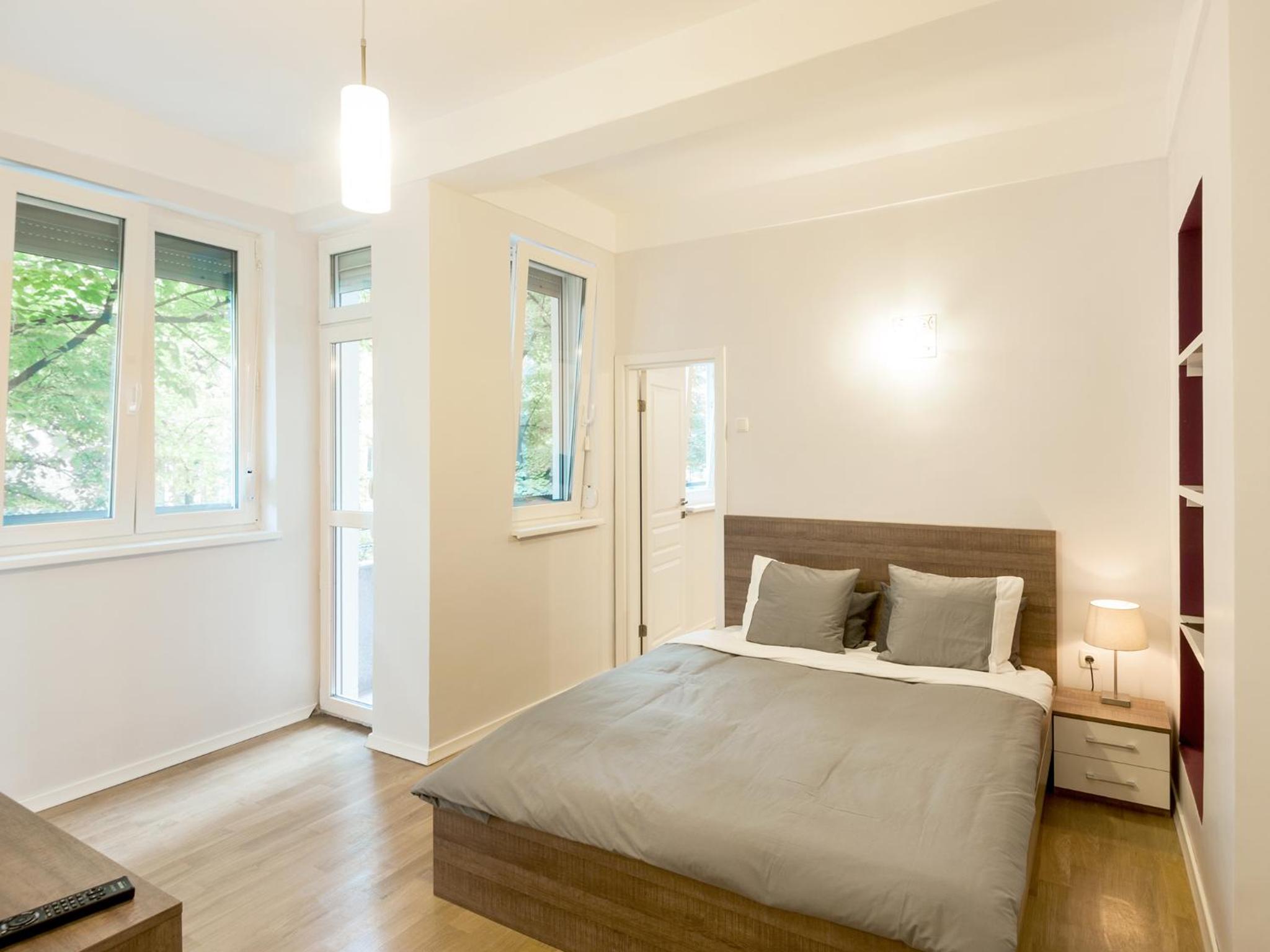 Apartment with Balcony - Photo 3