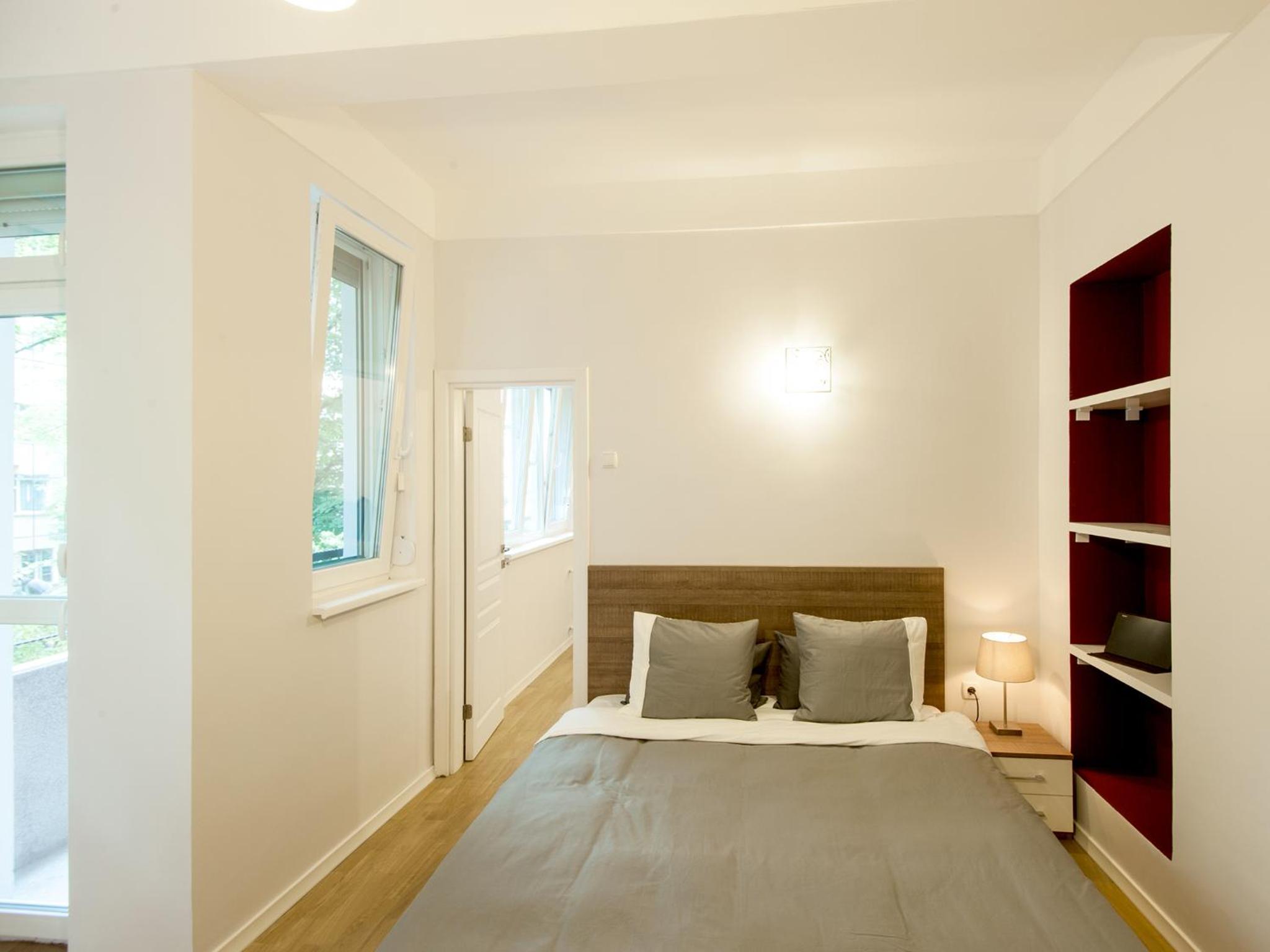 Apartment with Balcony - Photo 5