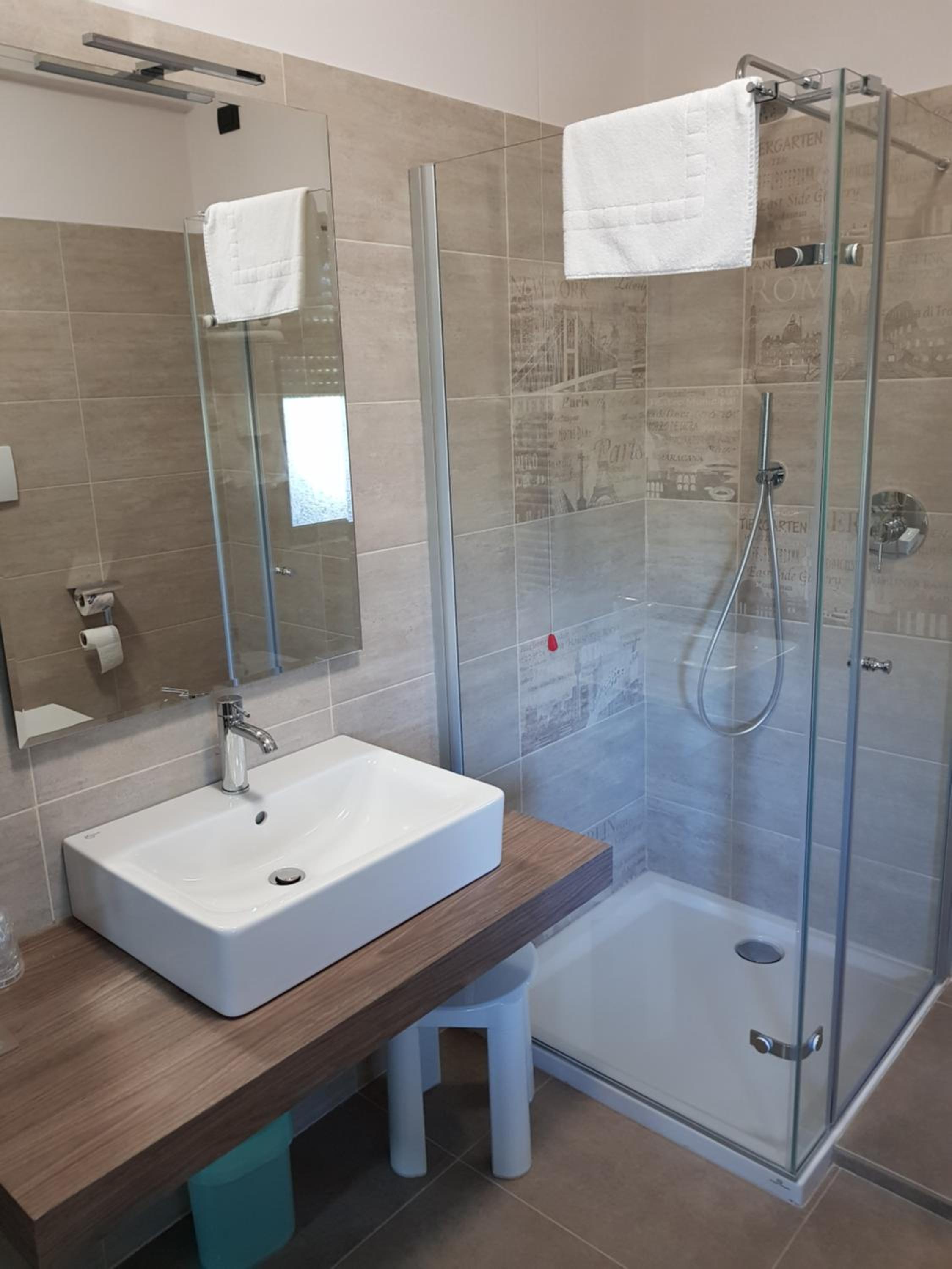 Double or Twin Room - Photo 2