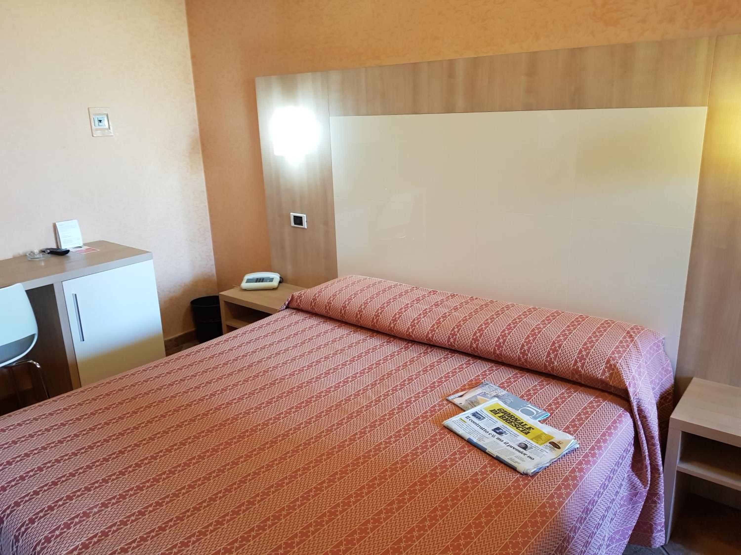 Double or Twin Room - Photo 3