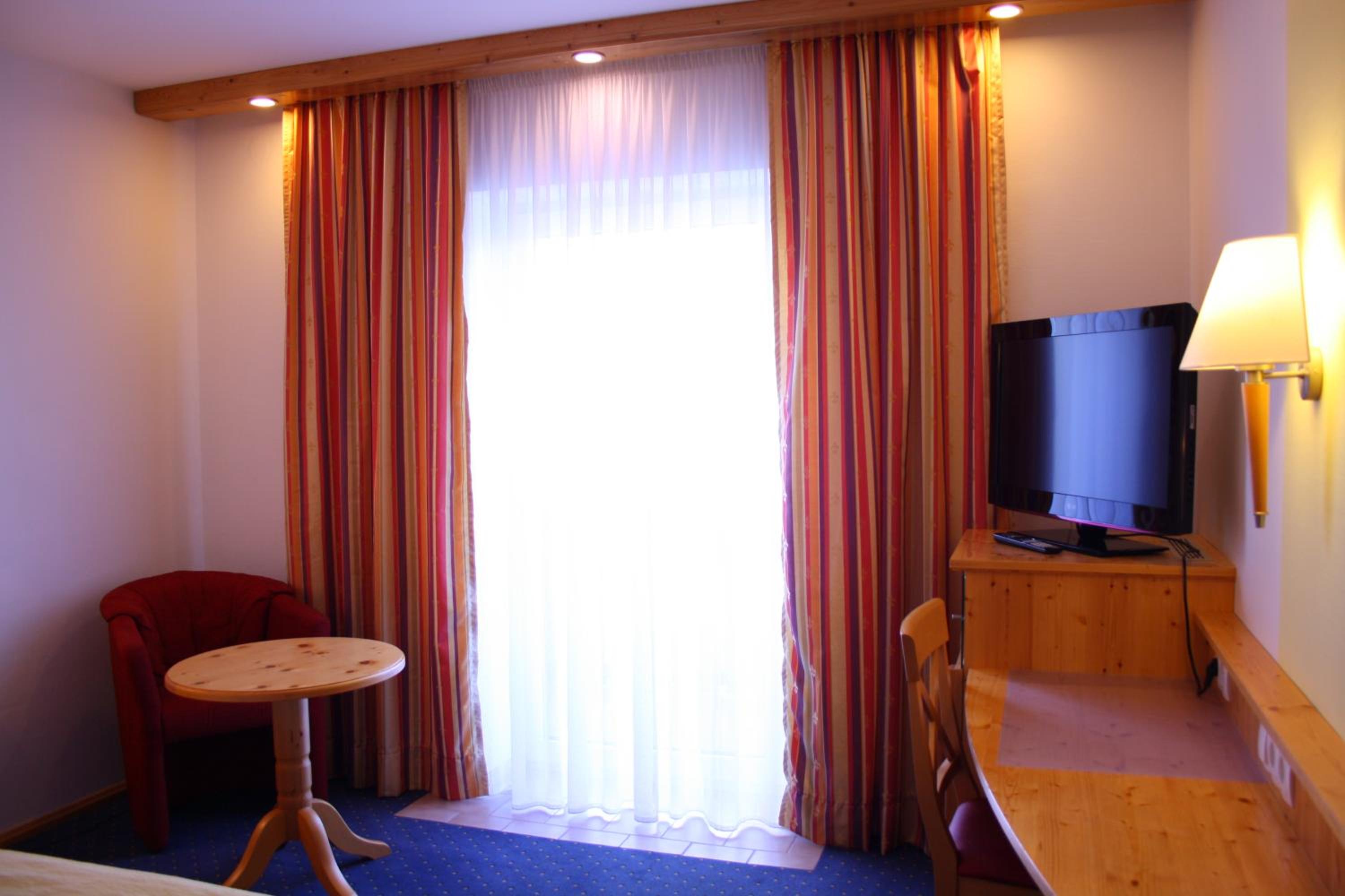 Double Room with Balcony - Photo 7