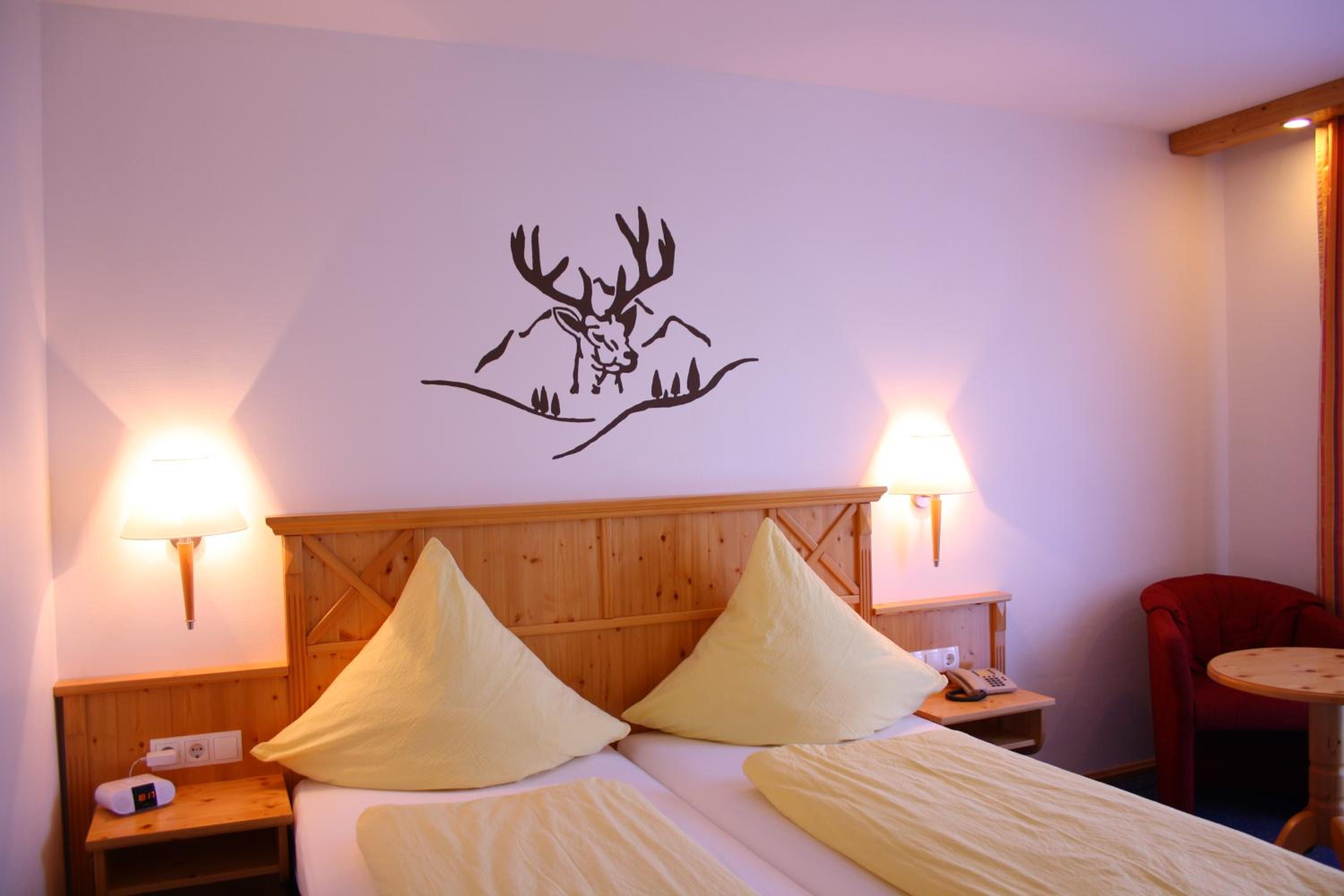 Double Room with Balcony - Photo 8