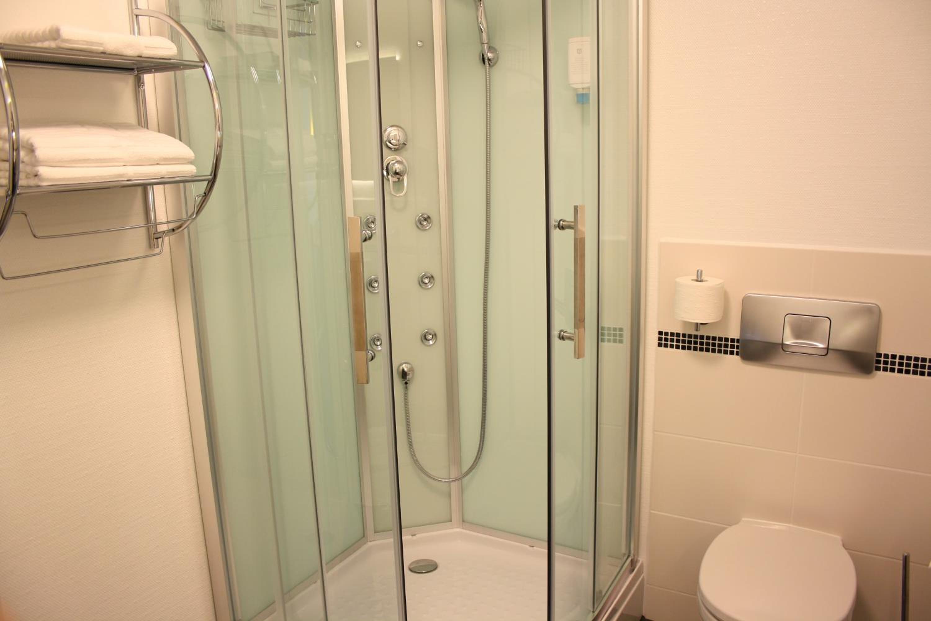 Double Room with Balcony - Photo 5