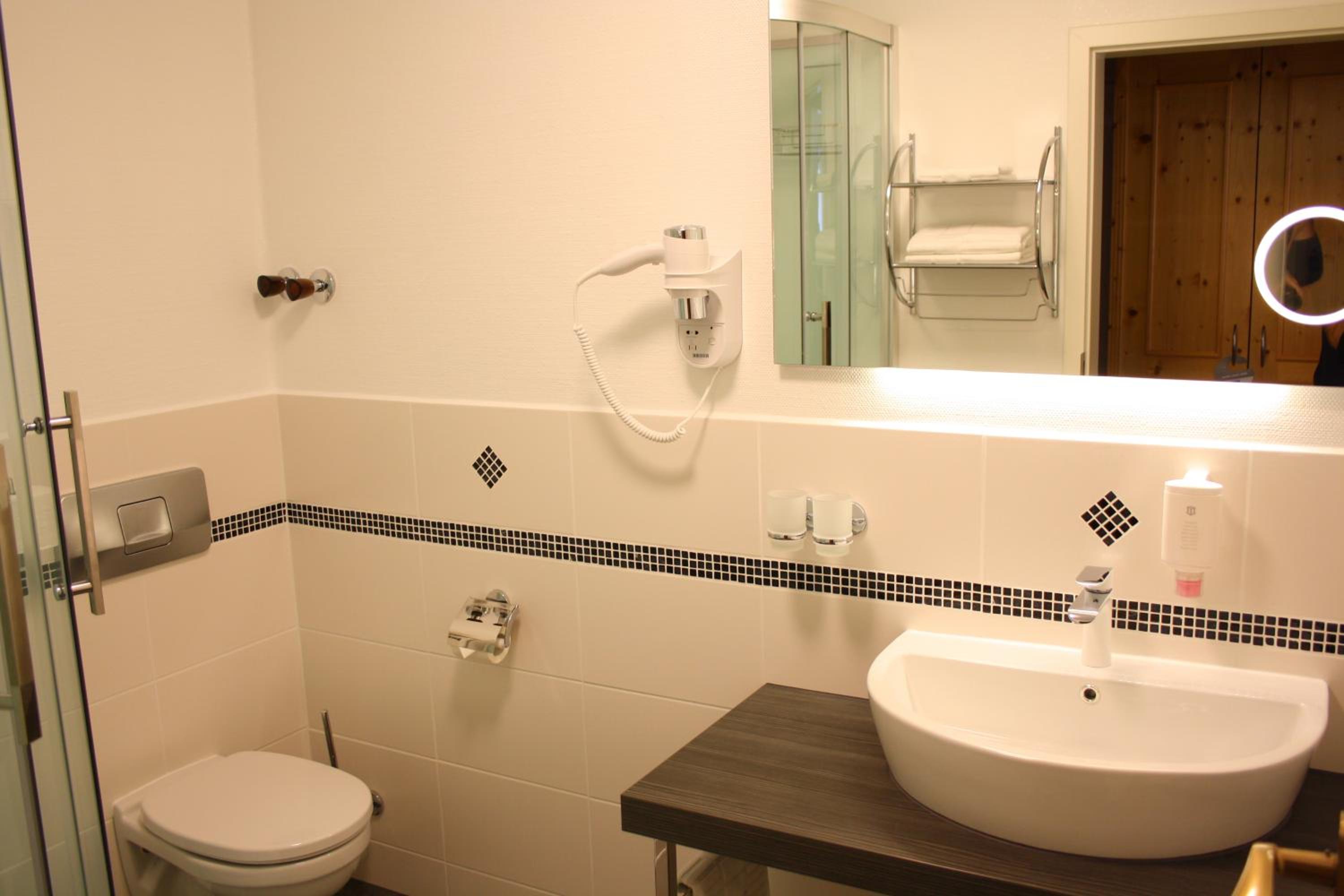 Double Room with Balcony - Photo 4