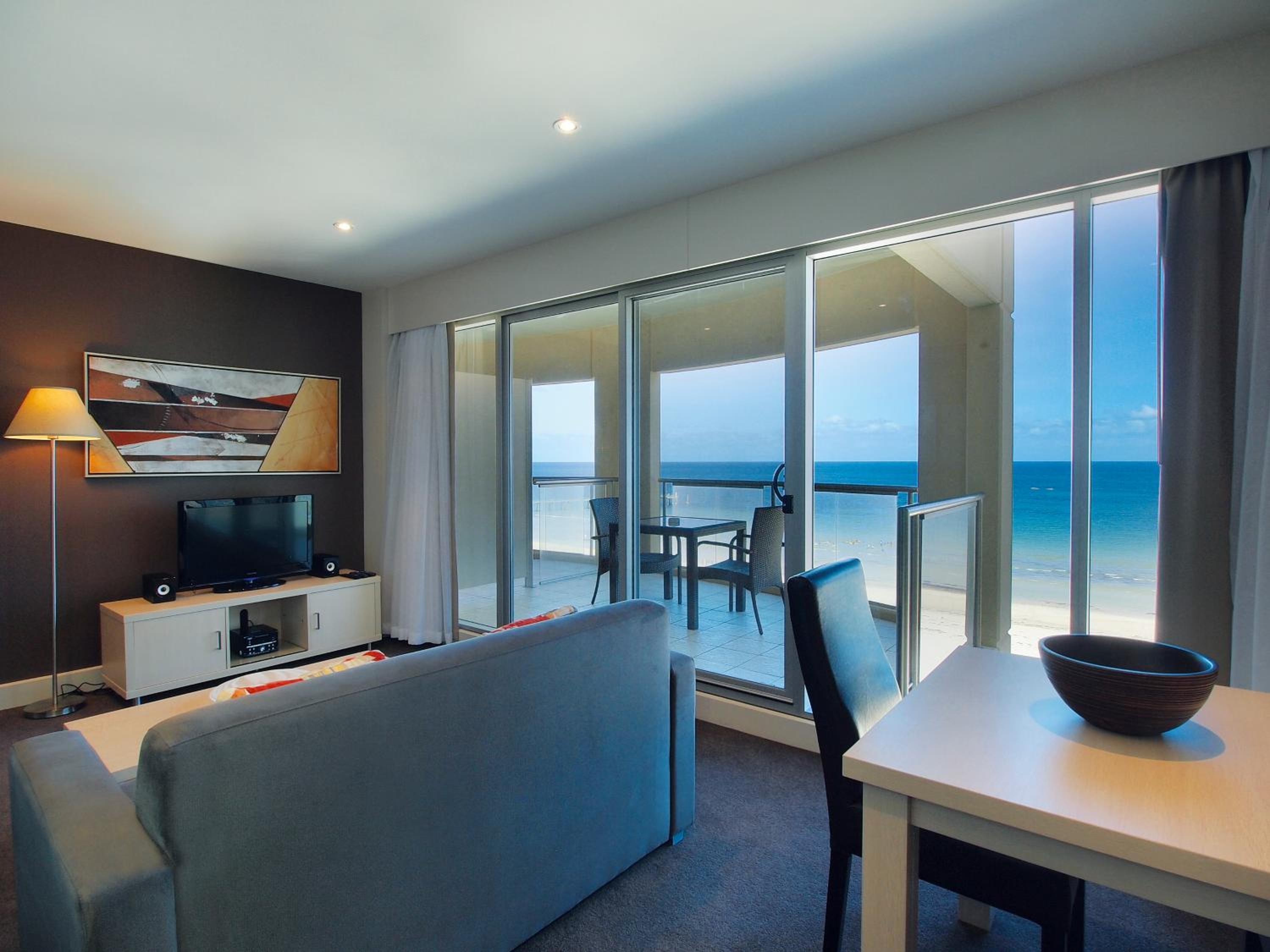 One-Bedroom Apartment with Ocean View - Photo 6