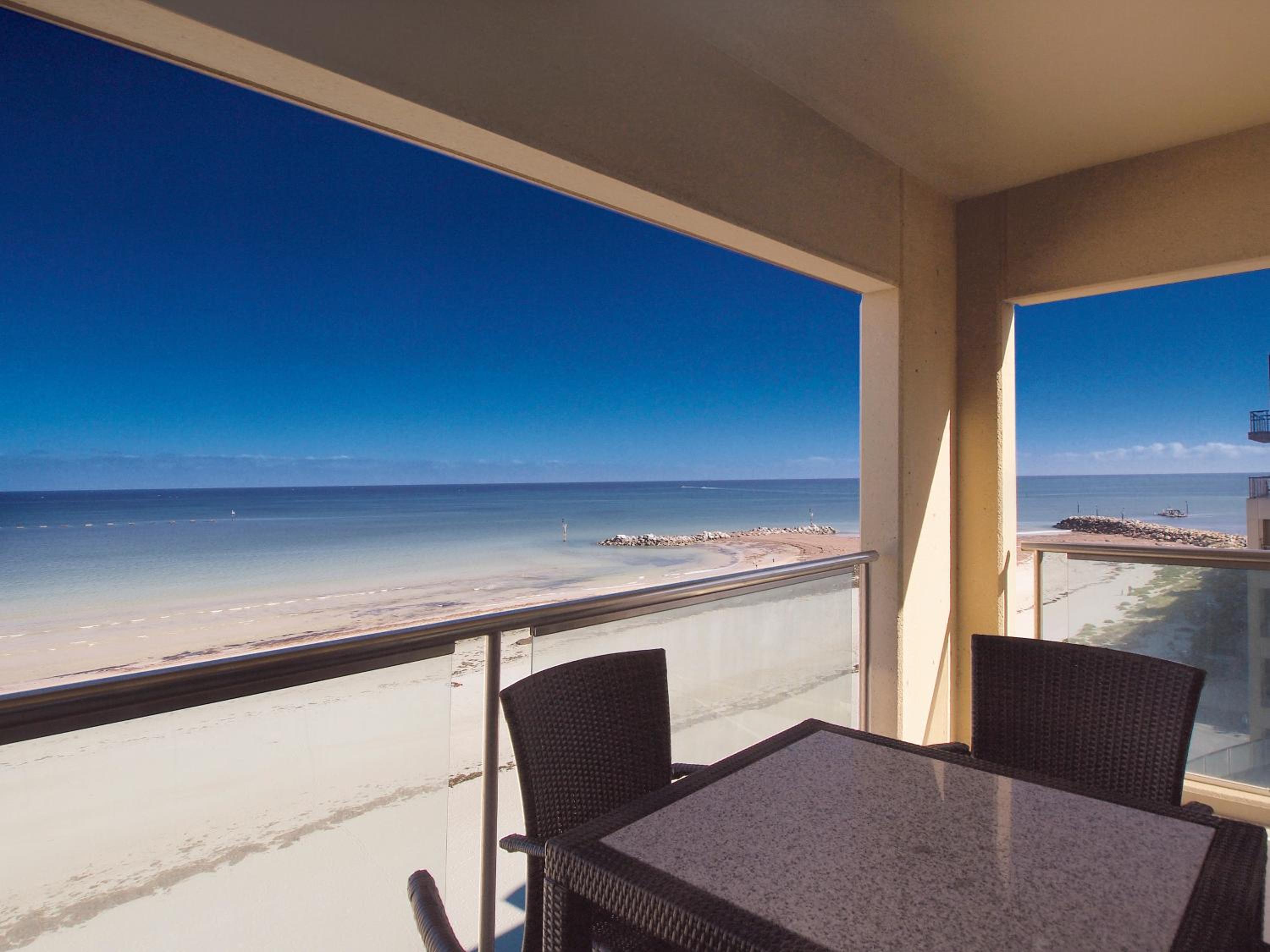 One-Bedroom Apartment with Ocean View - Photo 5