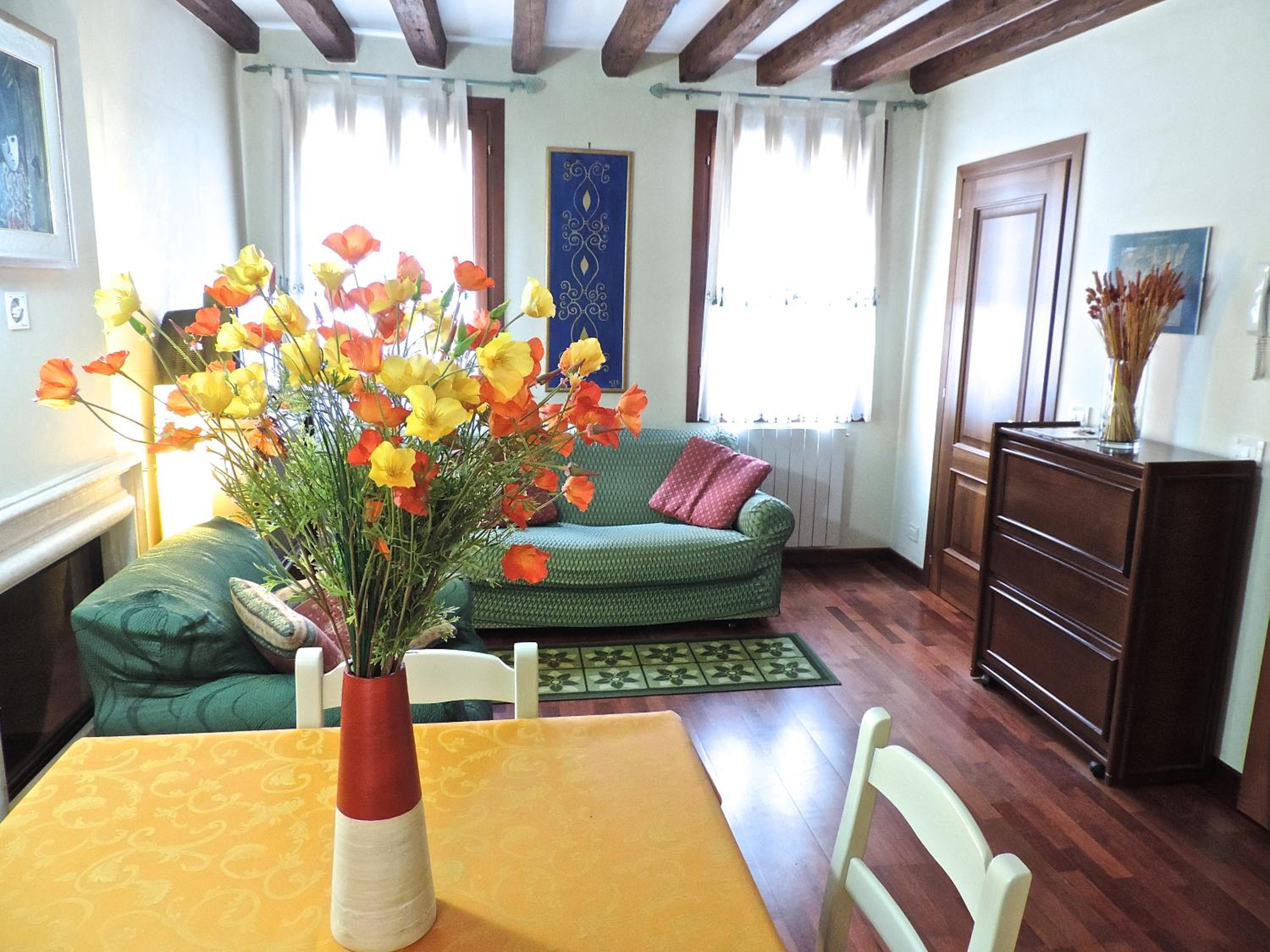 Apartment photo 2