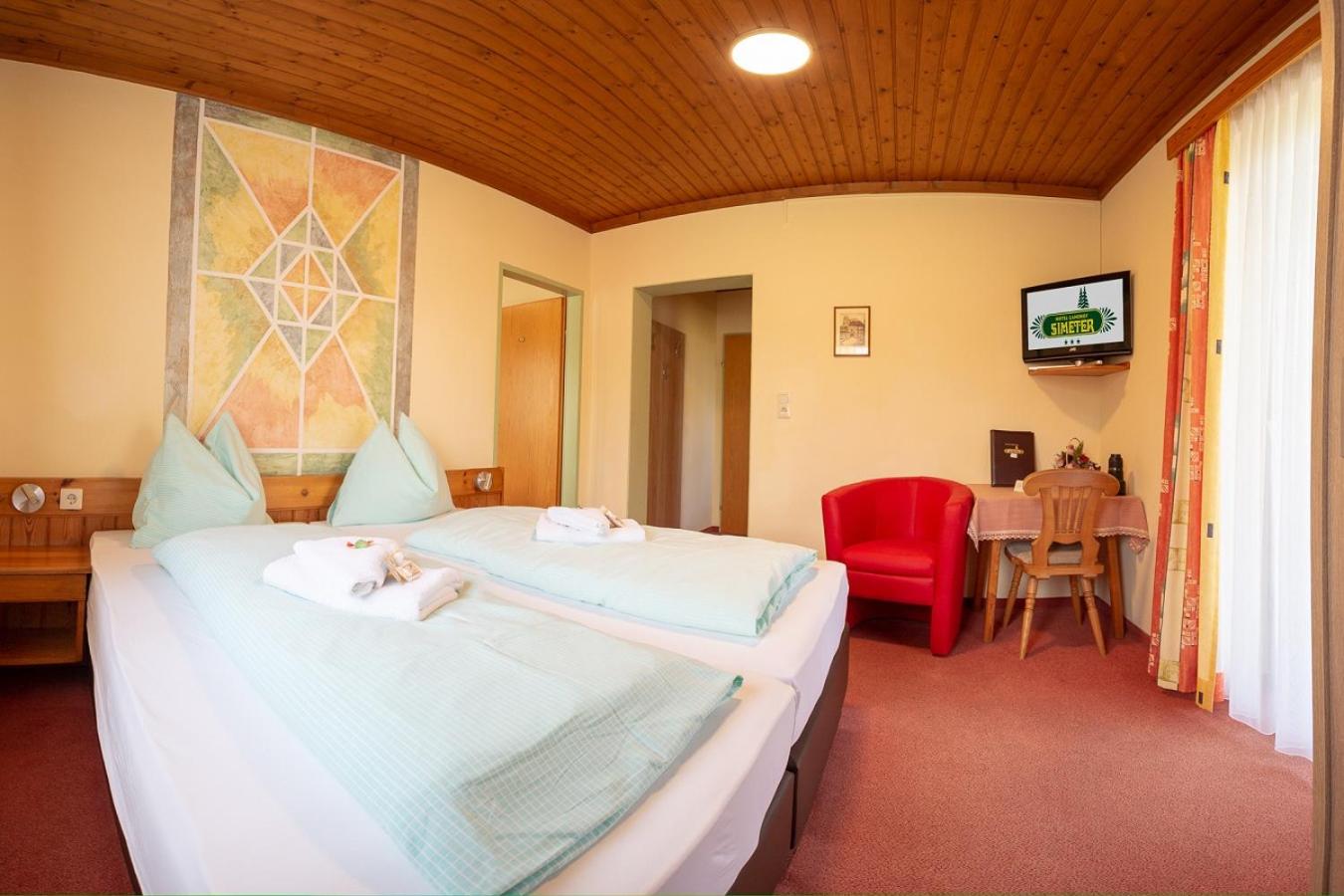 Quadruple Room with Mountain View photo 2
