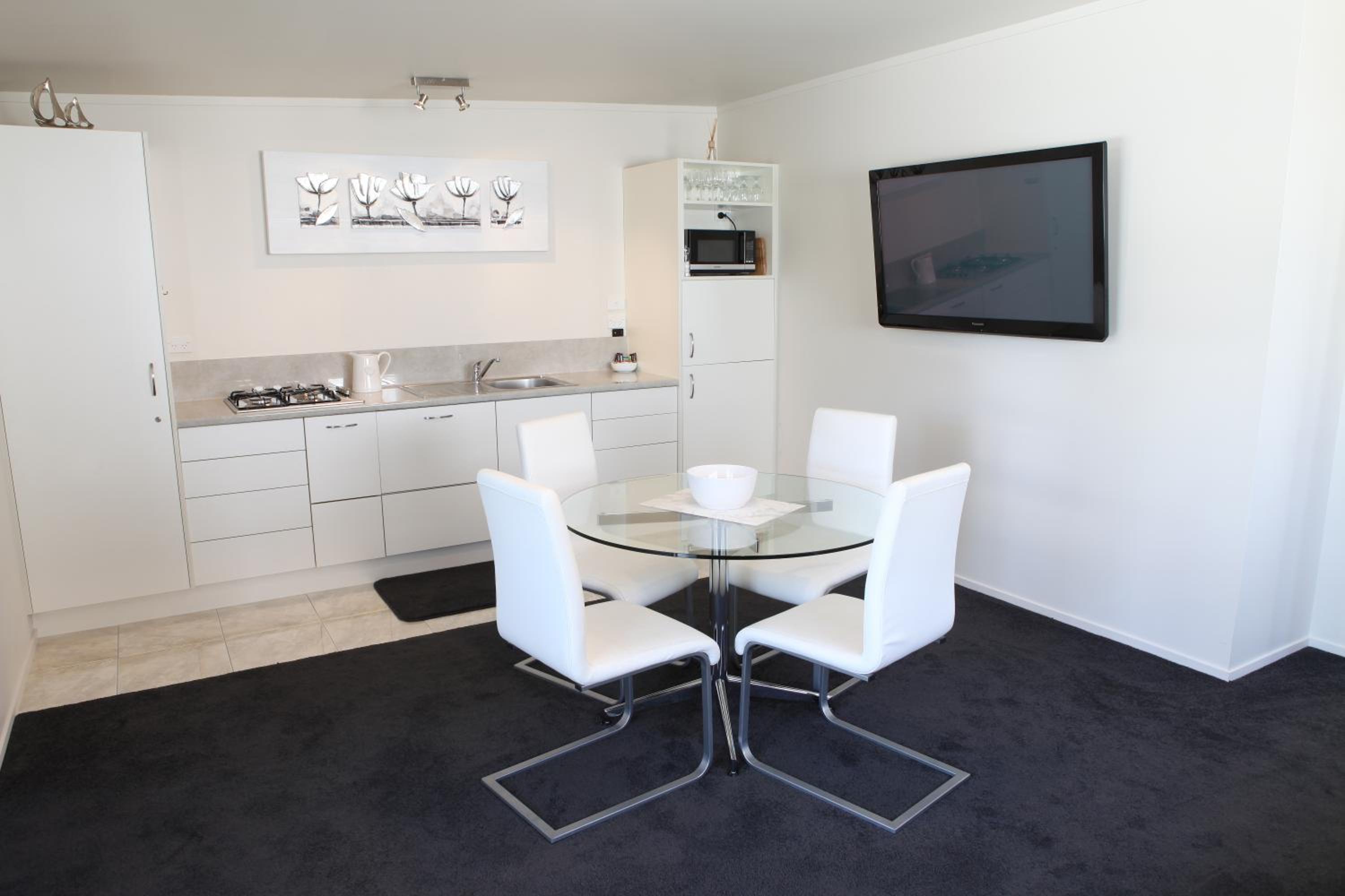 Luxury One-Bedroom Apartment - Unit 2 - Photo 11