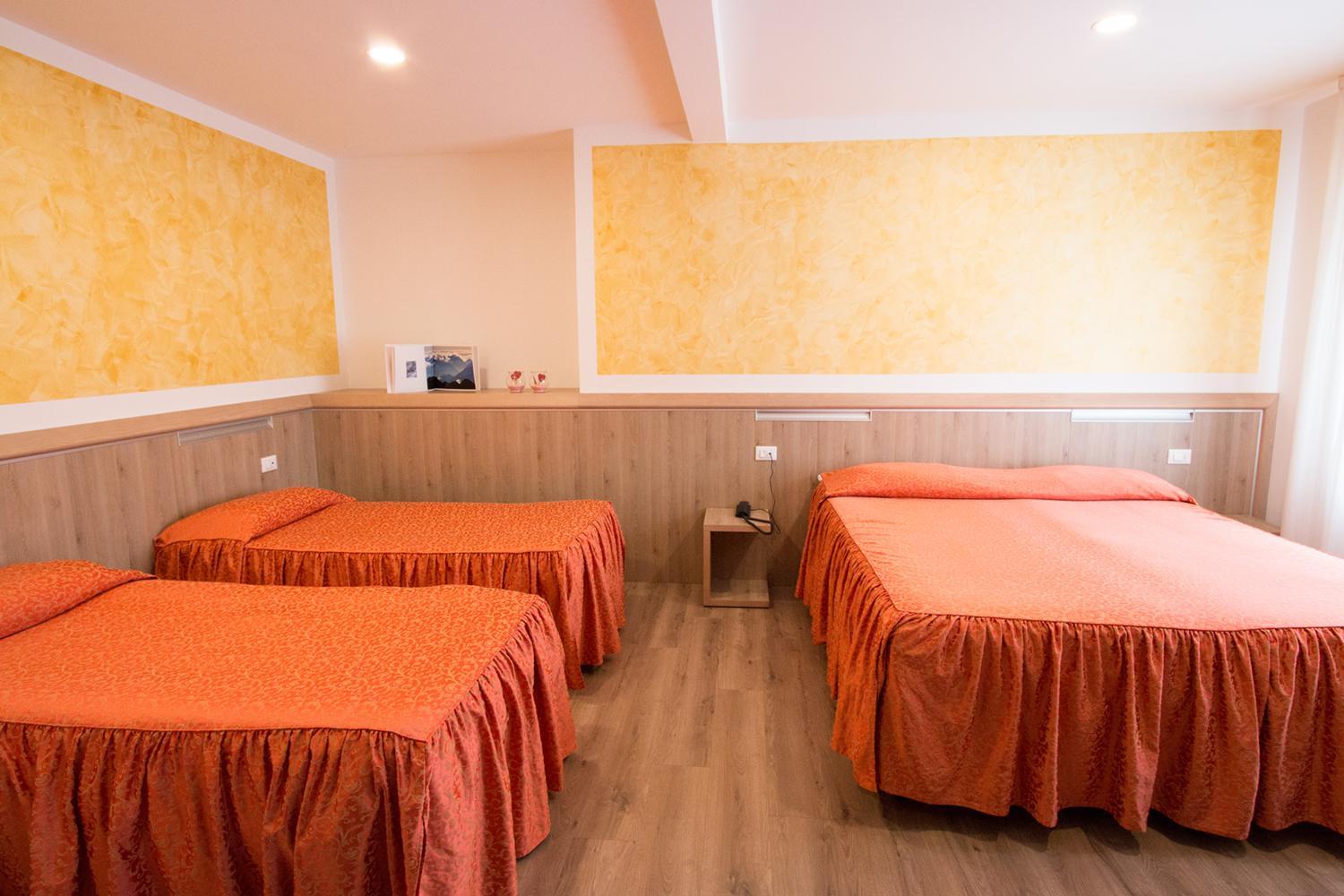 Quadruple Room - Photo 1