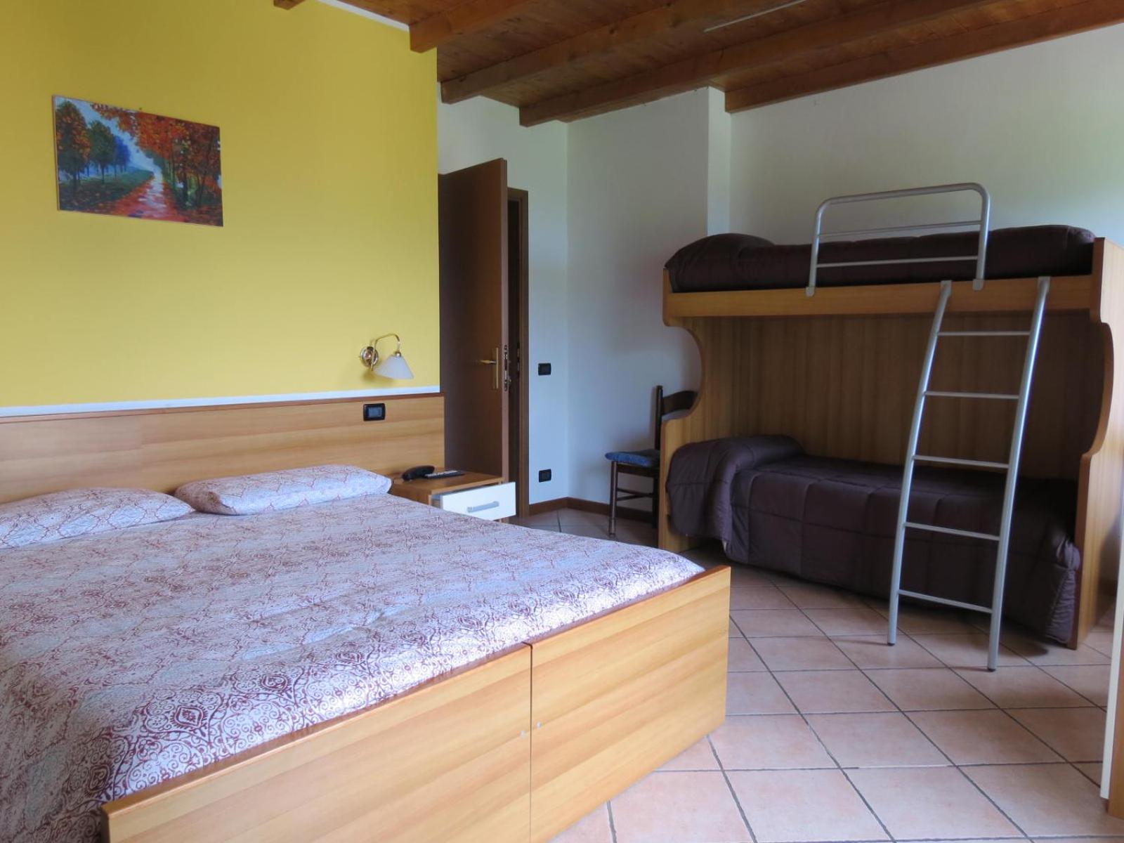 Quadruple Room - Photo 5