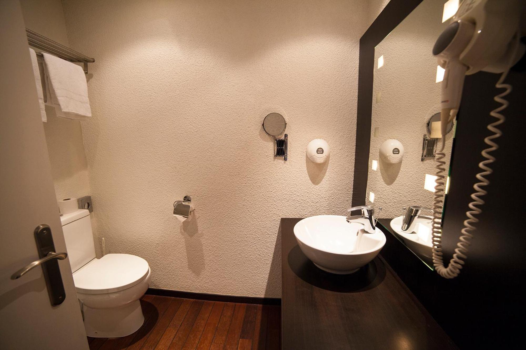 Comfort Queen Room - Photo 3