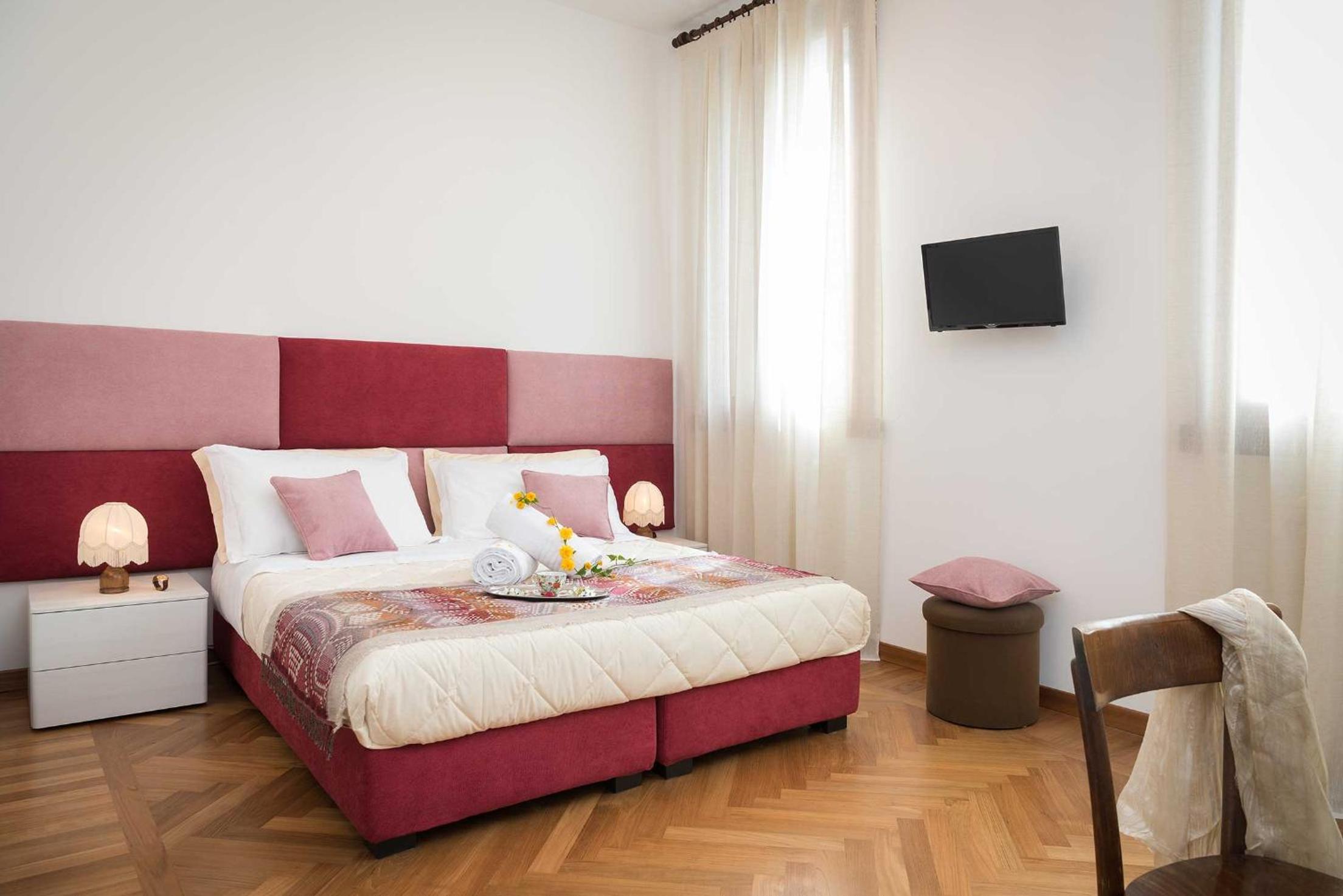 Double Room with Private Bathroom photo 2