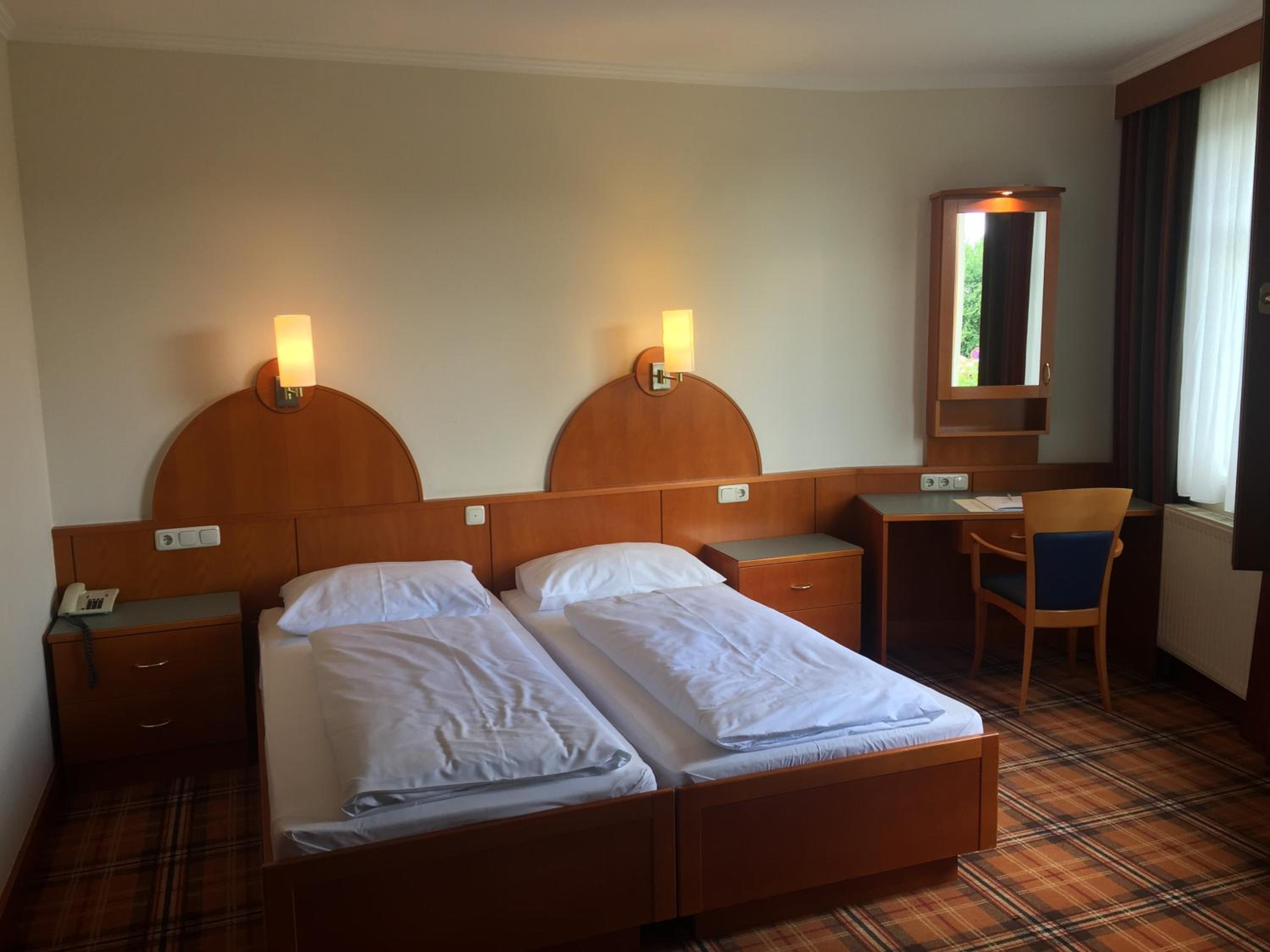 Budget Double Room photo 3