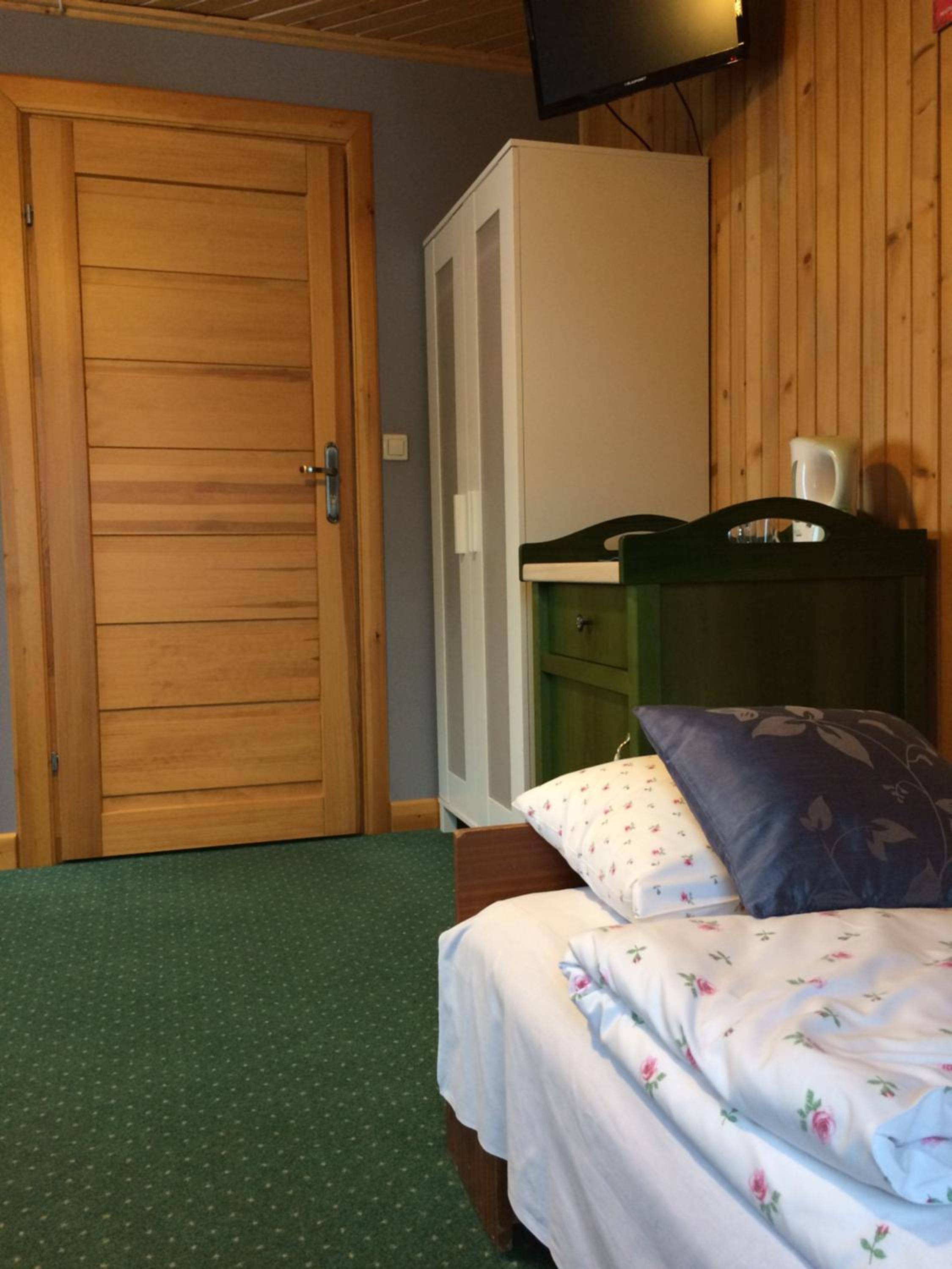 Twin Room with Private Bathroom photo 2