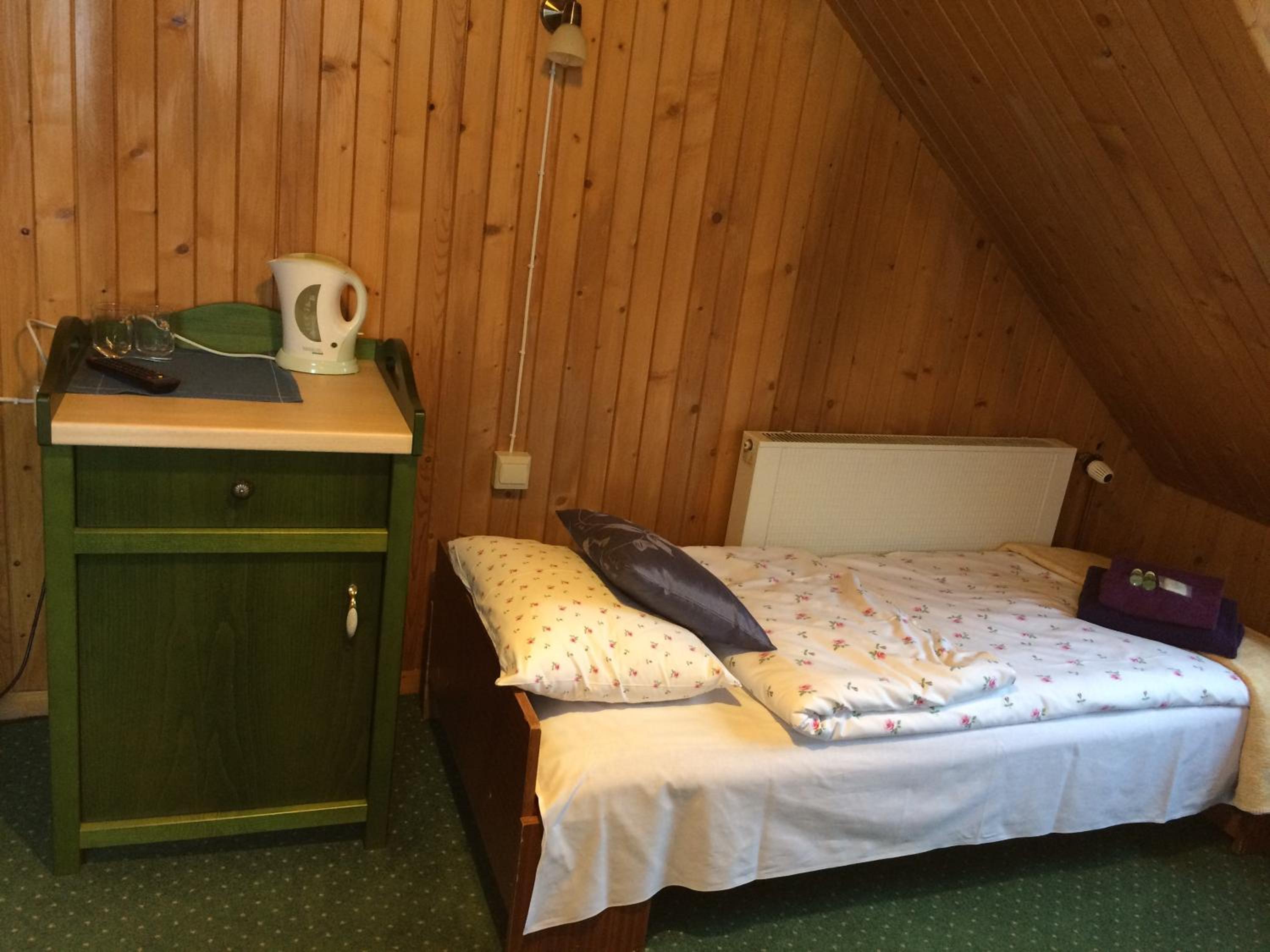 Twin Room with Private Bathroom photo 3