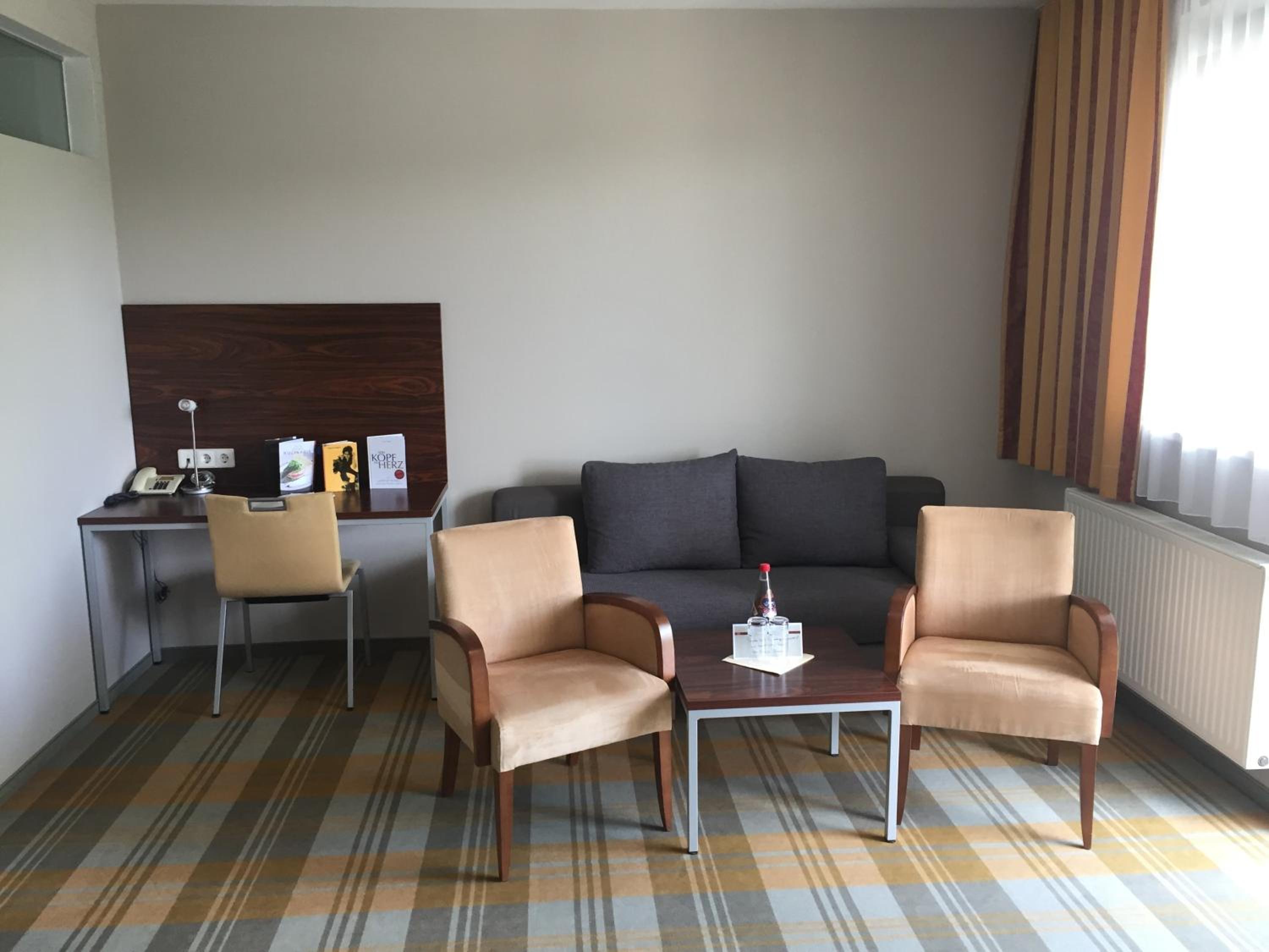 Suite - Photo 3