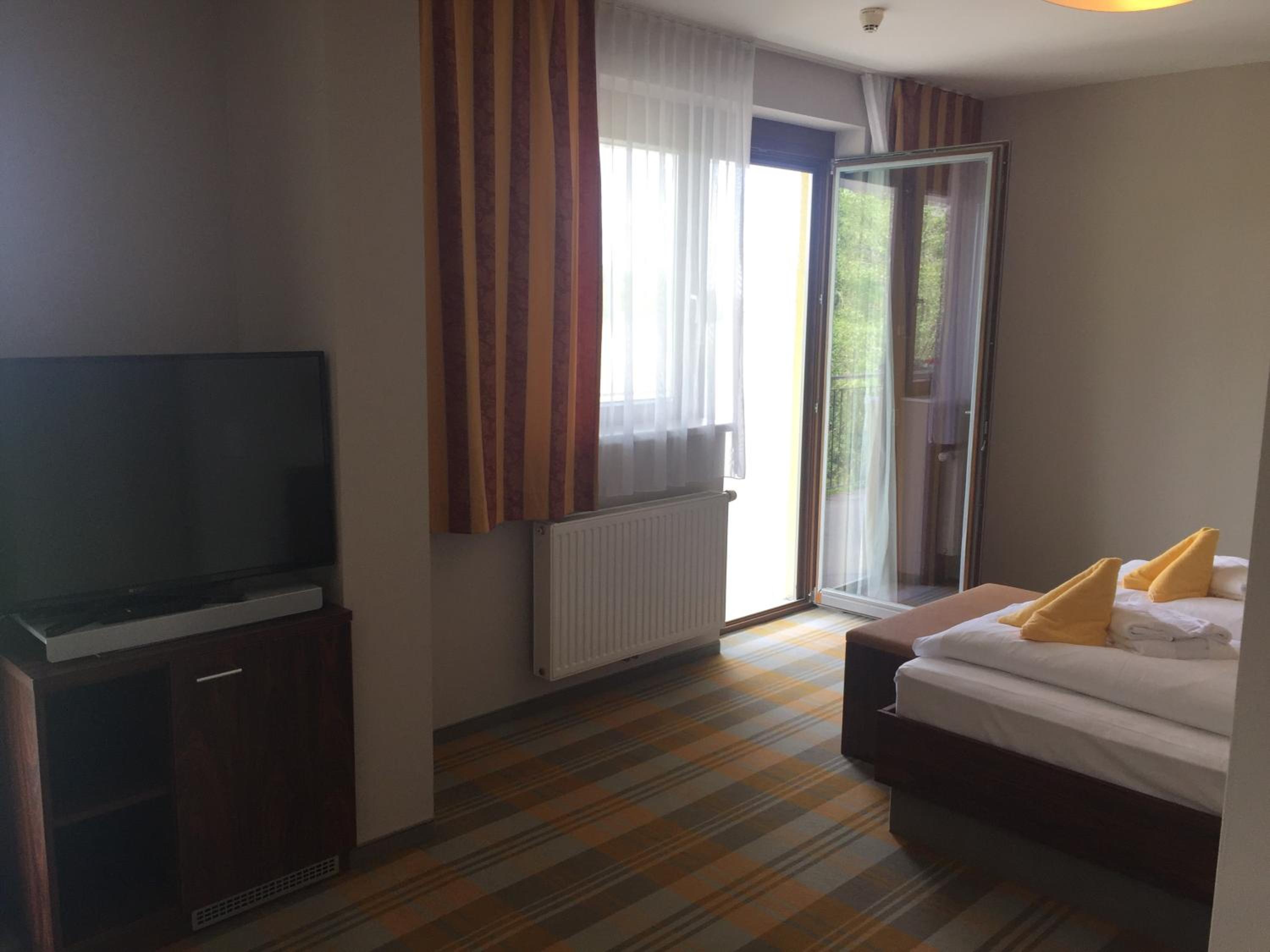 Suite - Photo 2