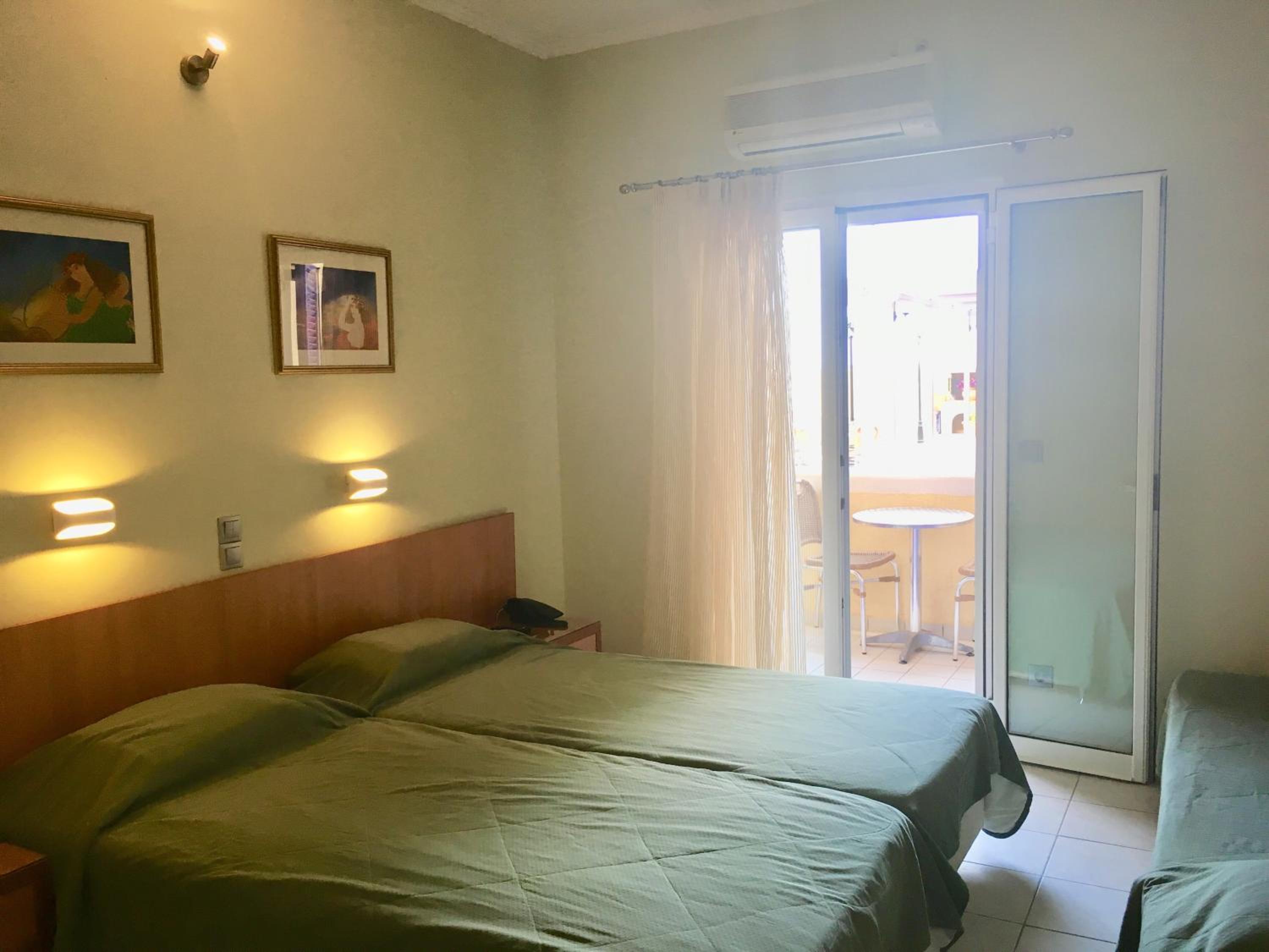 Triple Room - Photo 2