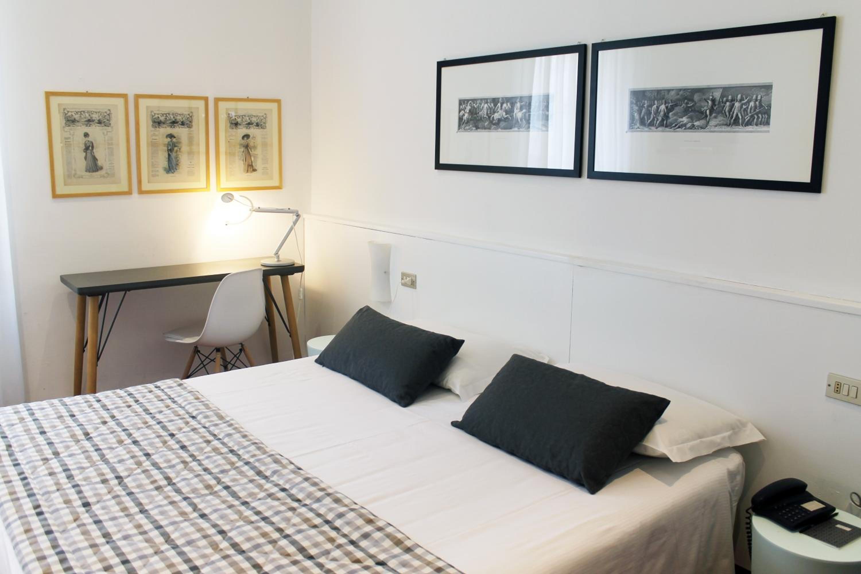 Double Room thumbnail 5