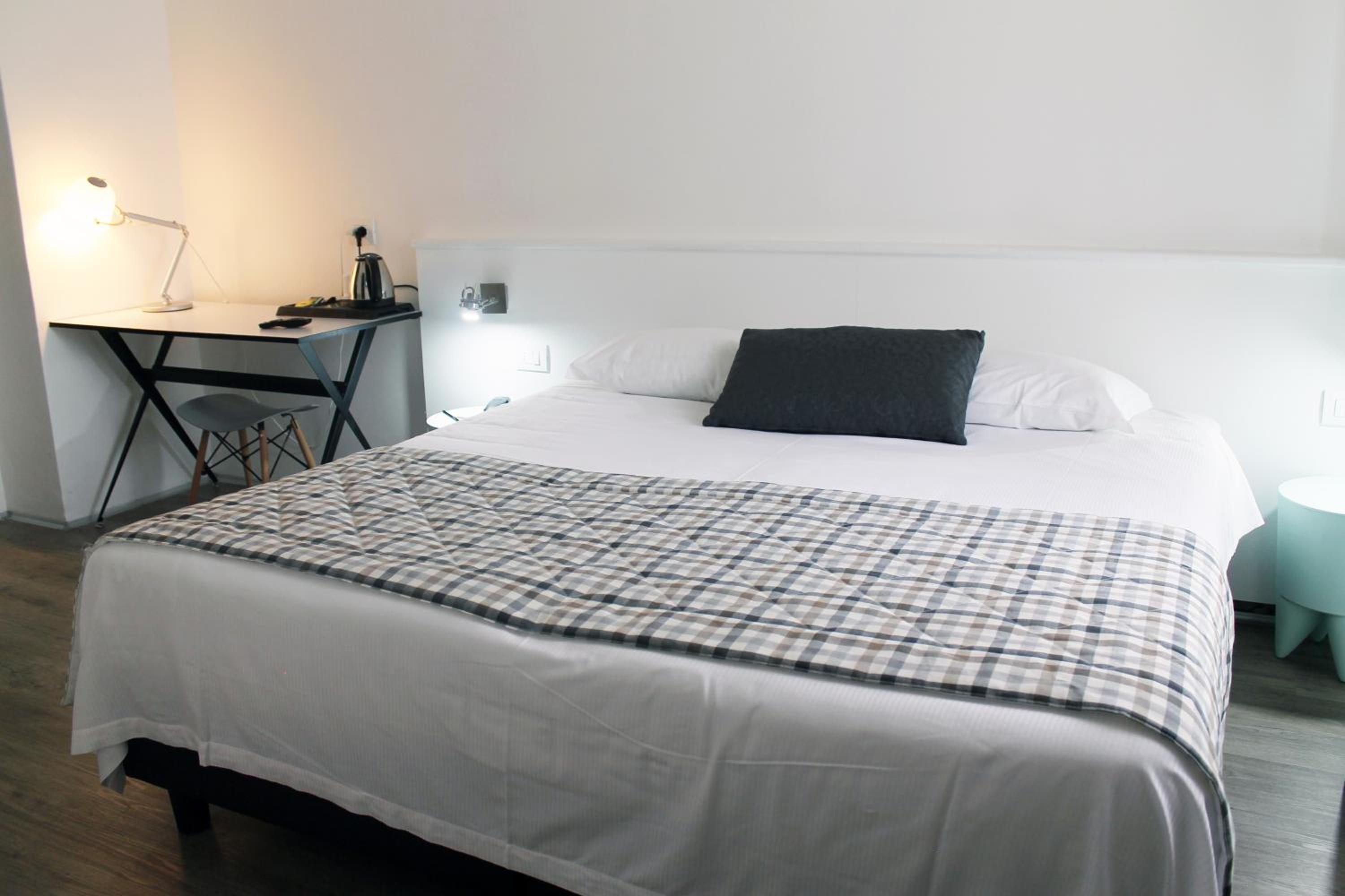 Double Room thumbnail 6