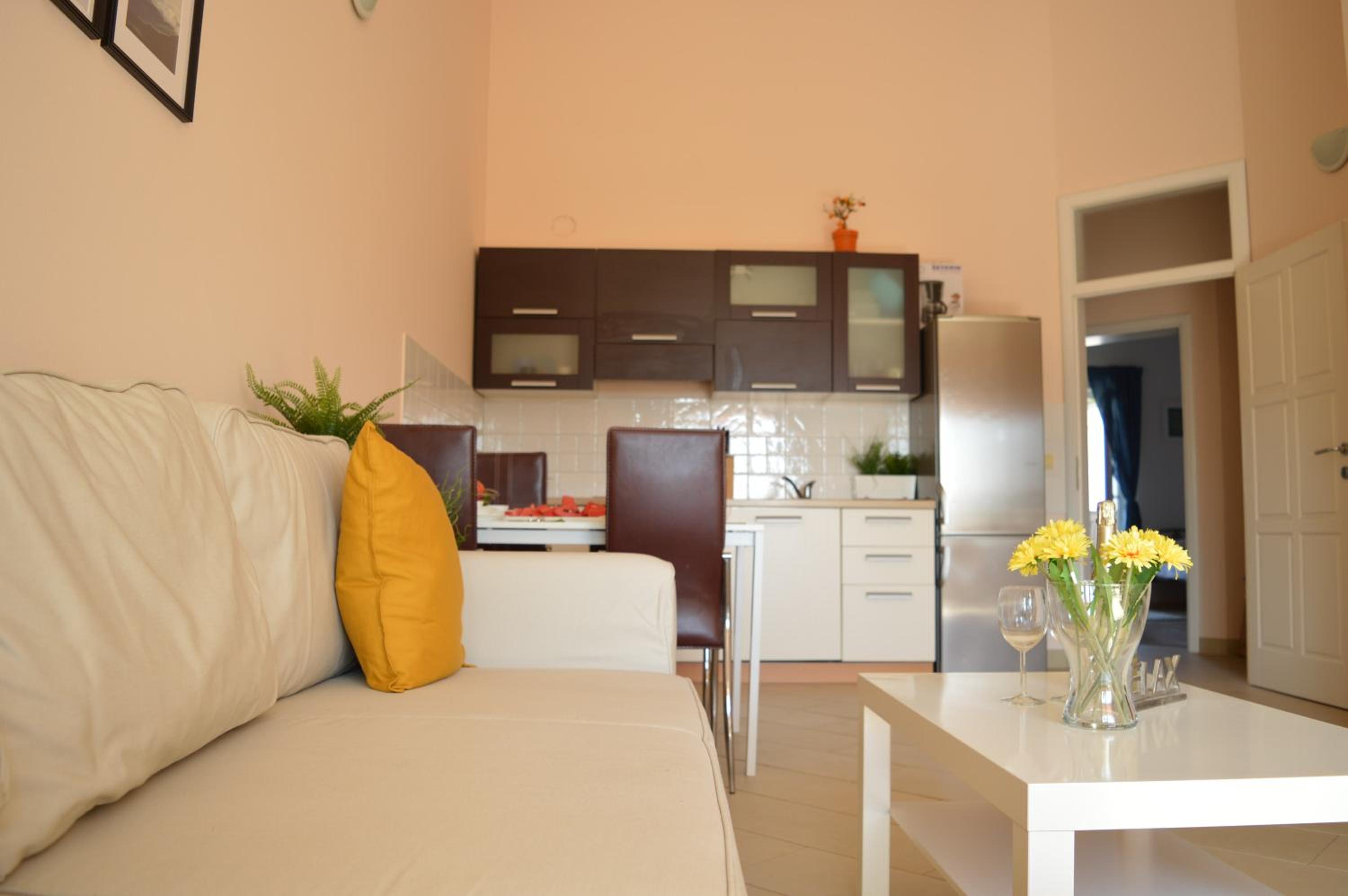 Two-Bedroom Apartment with Balcony and Sea View - Photo 7