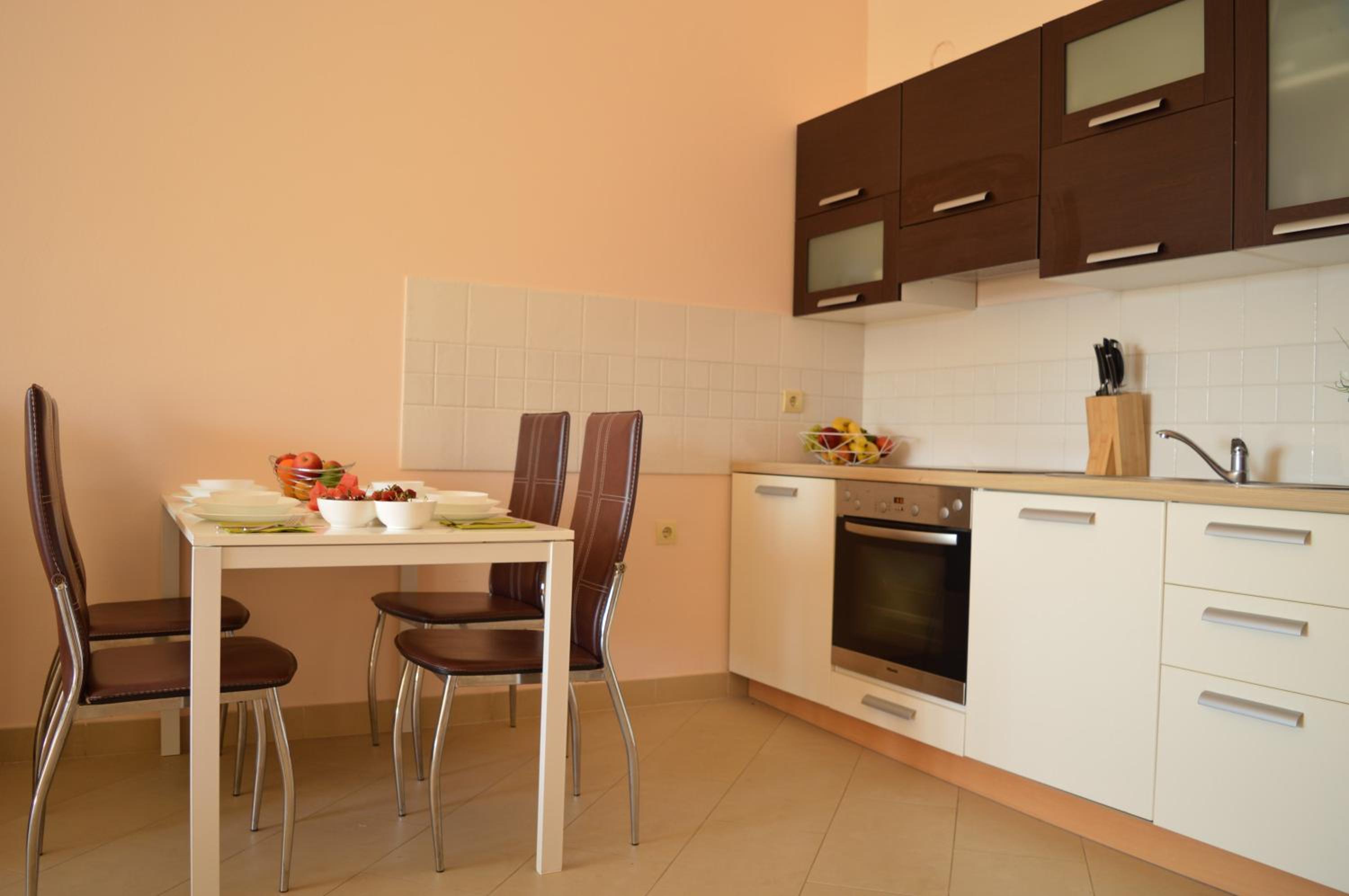 Two-Bedroom Apartment with Balcony and Sea View - Photo 8