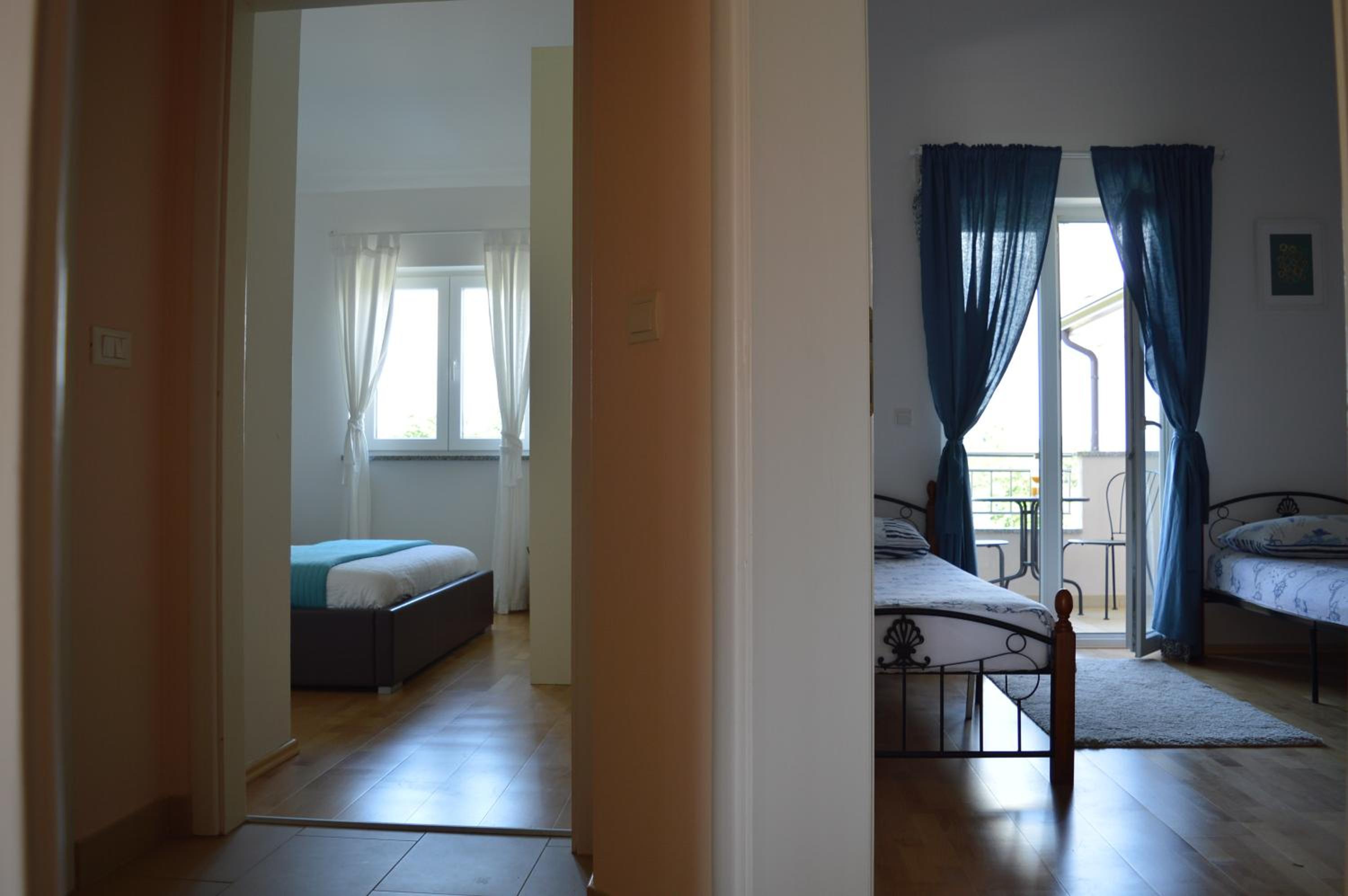 Two-Bedroom Apartment with Balcony and Sea View - Photo 18