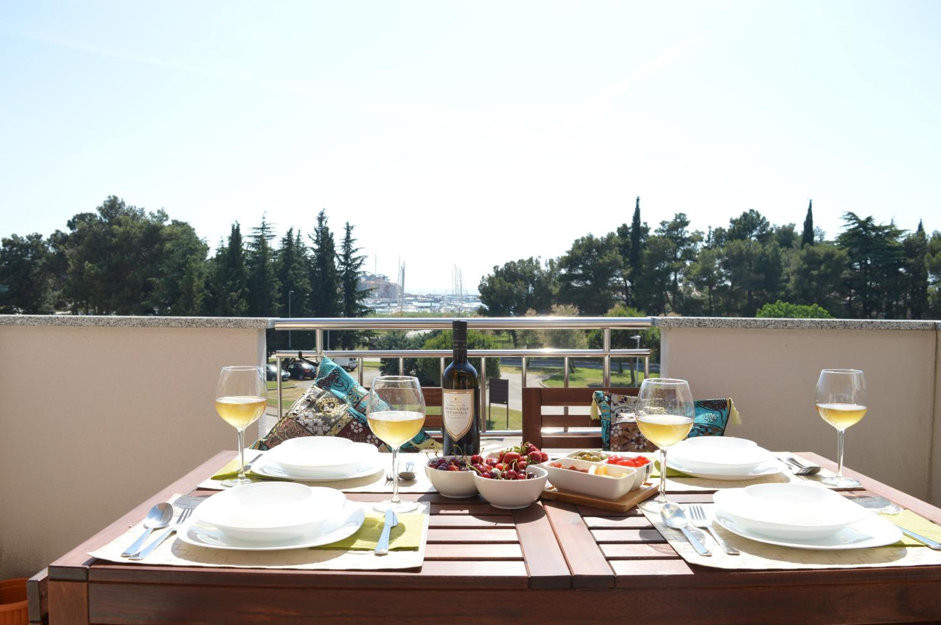 Two-Bedroom Apartment with Balcony and Sea View - Photo 22