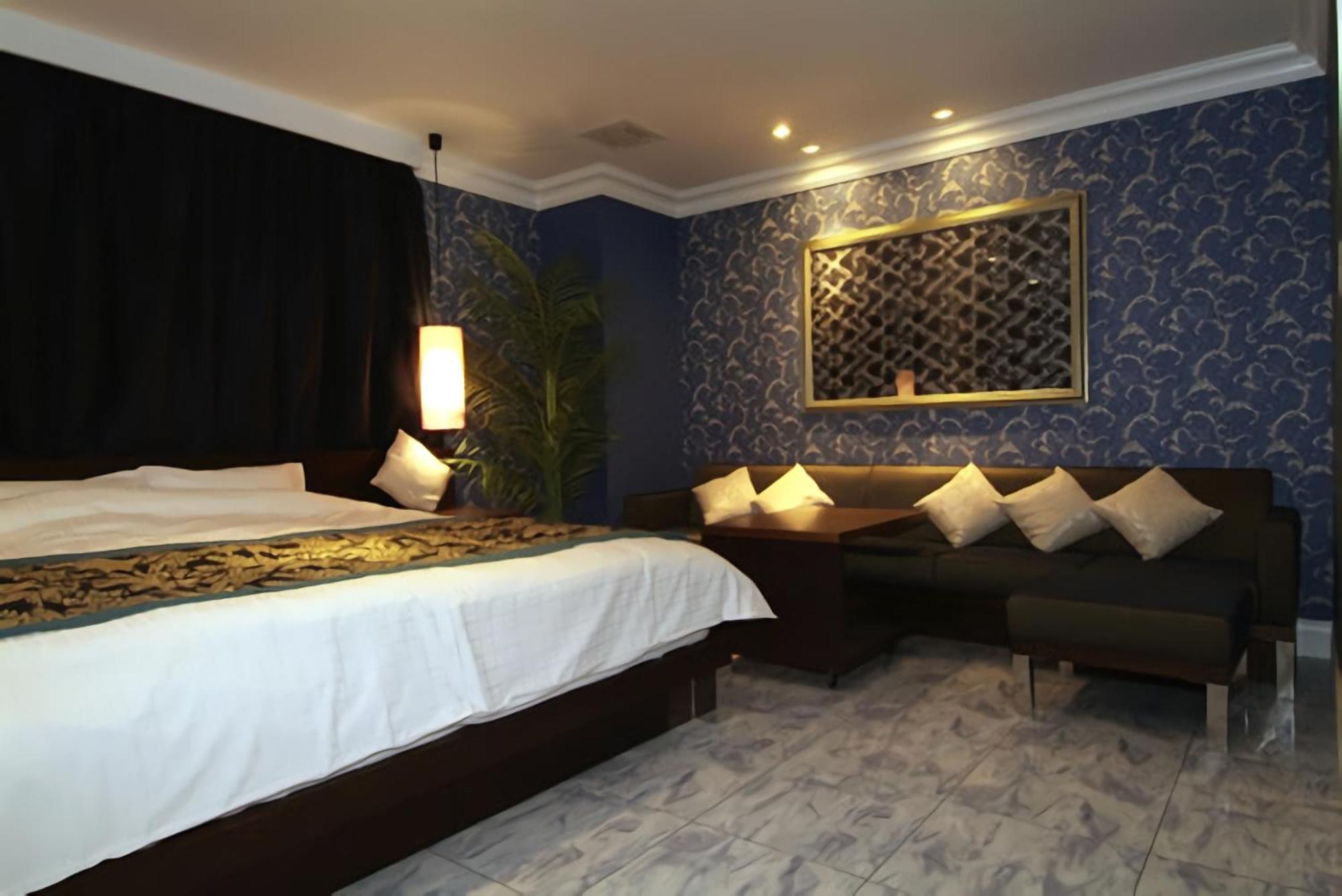 Standard King Room - Photo 3