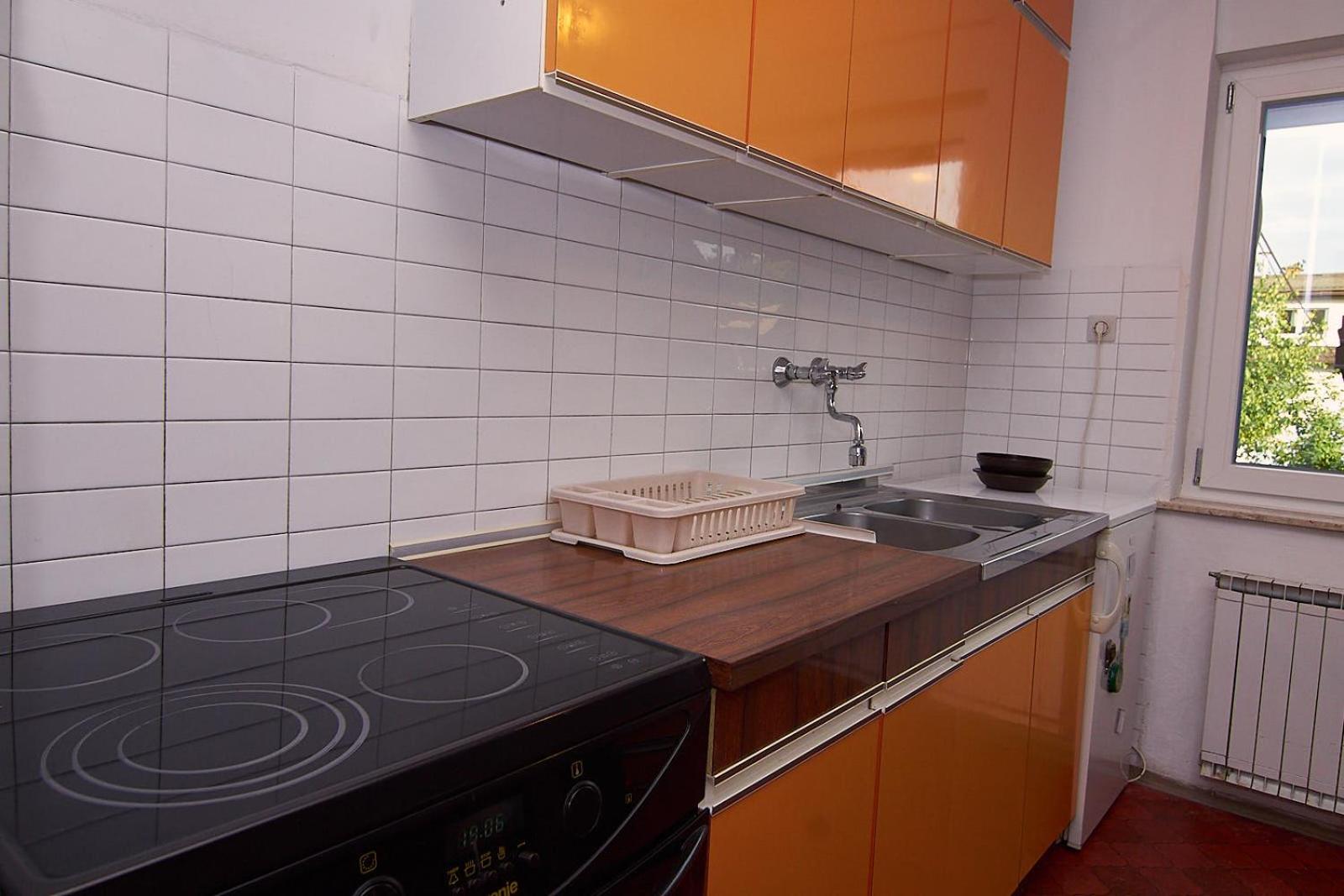 Apartment with Terrace - Photo 2