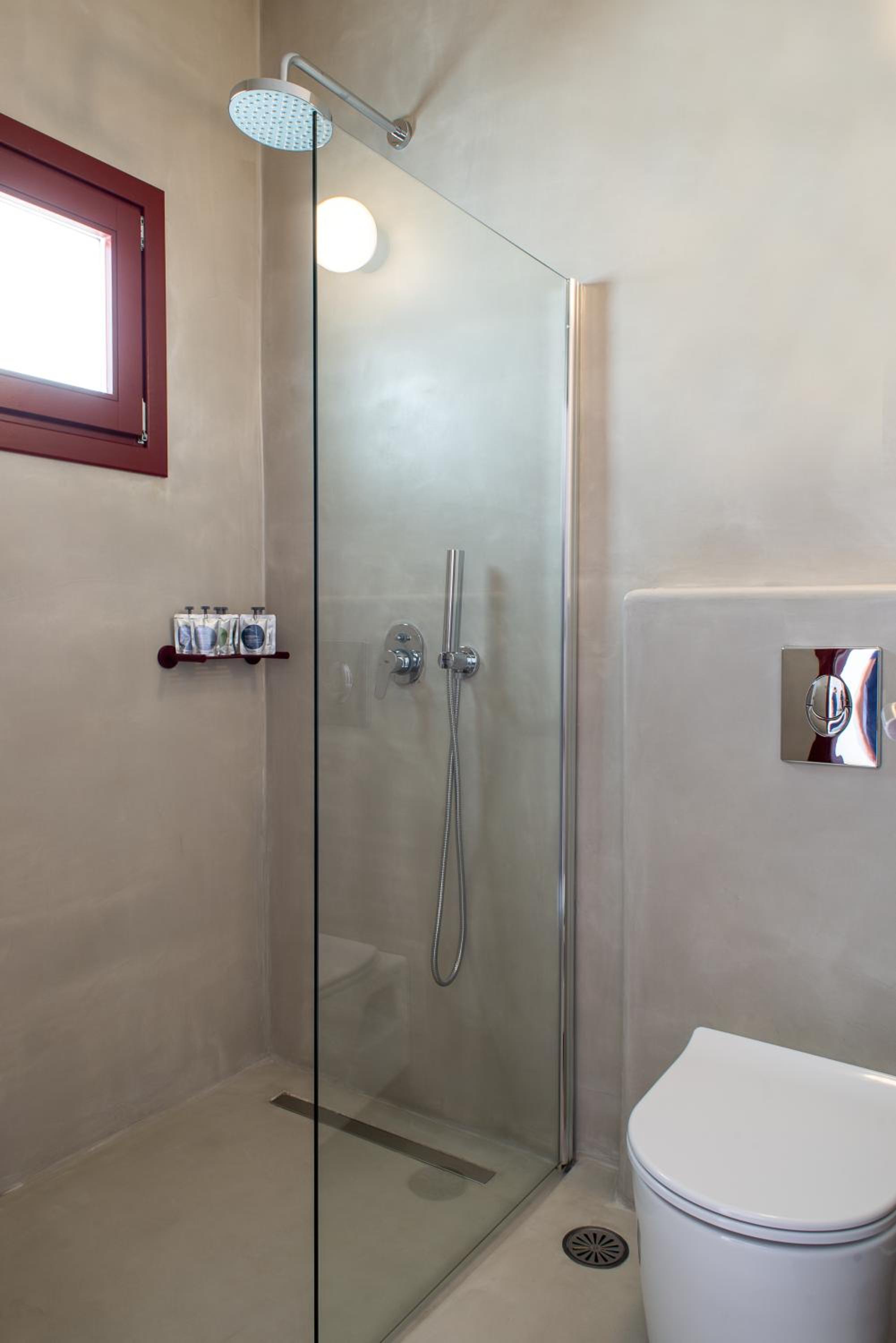 Standard Double or Twin Room with Partial Sea View photo 2