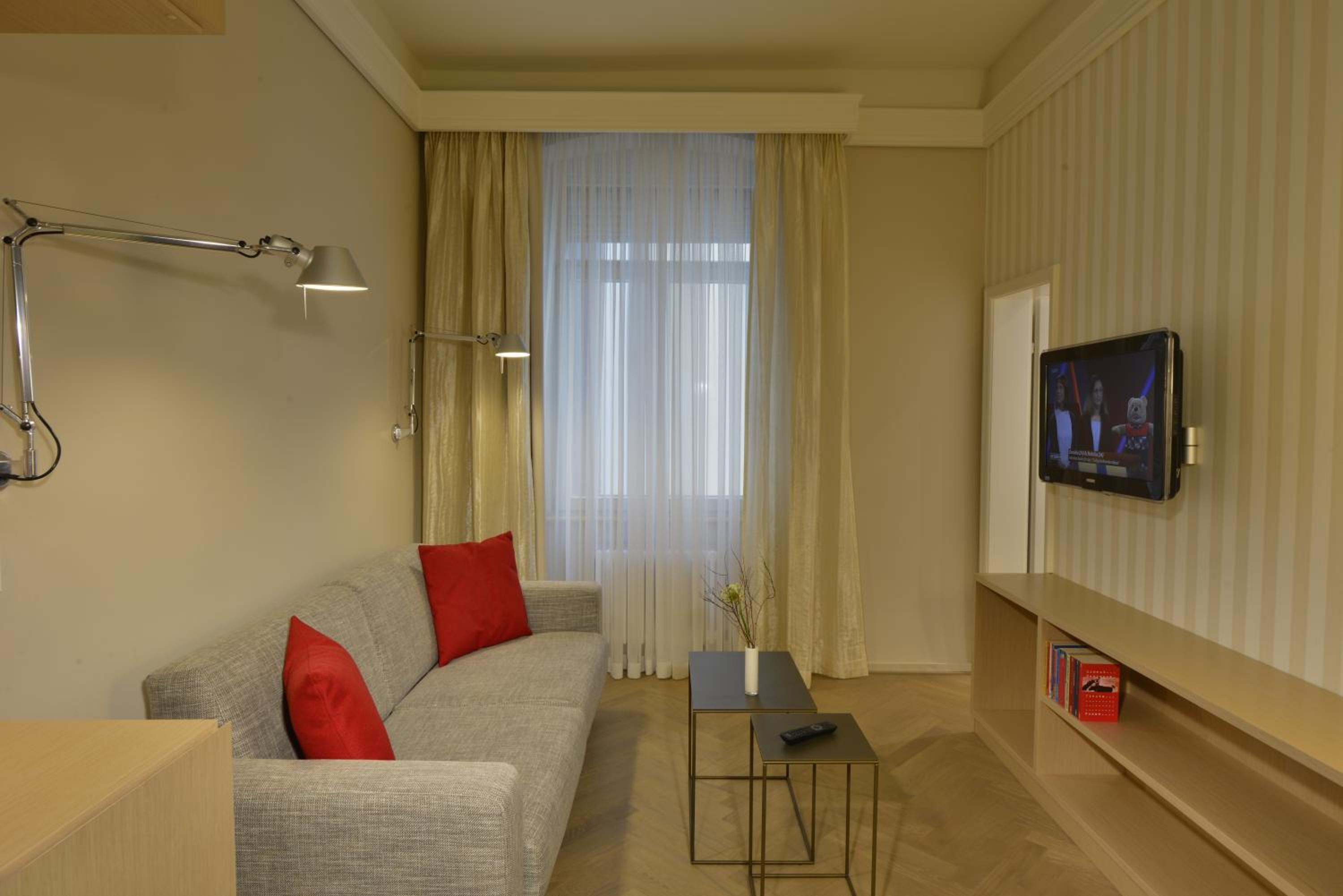 Junior King Suite photo 3