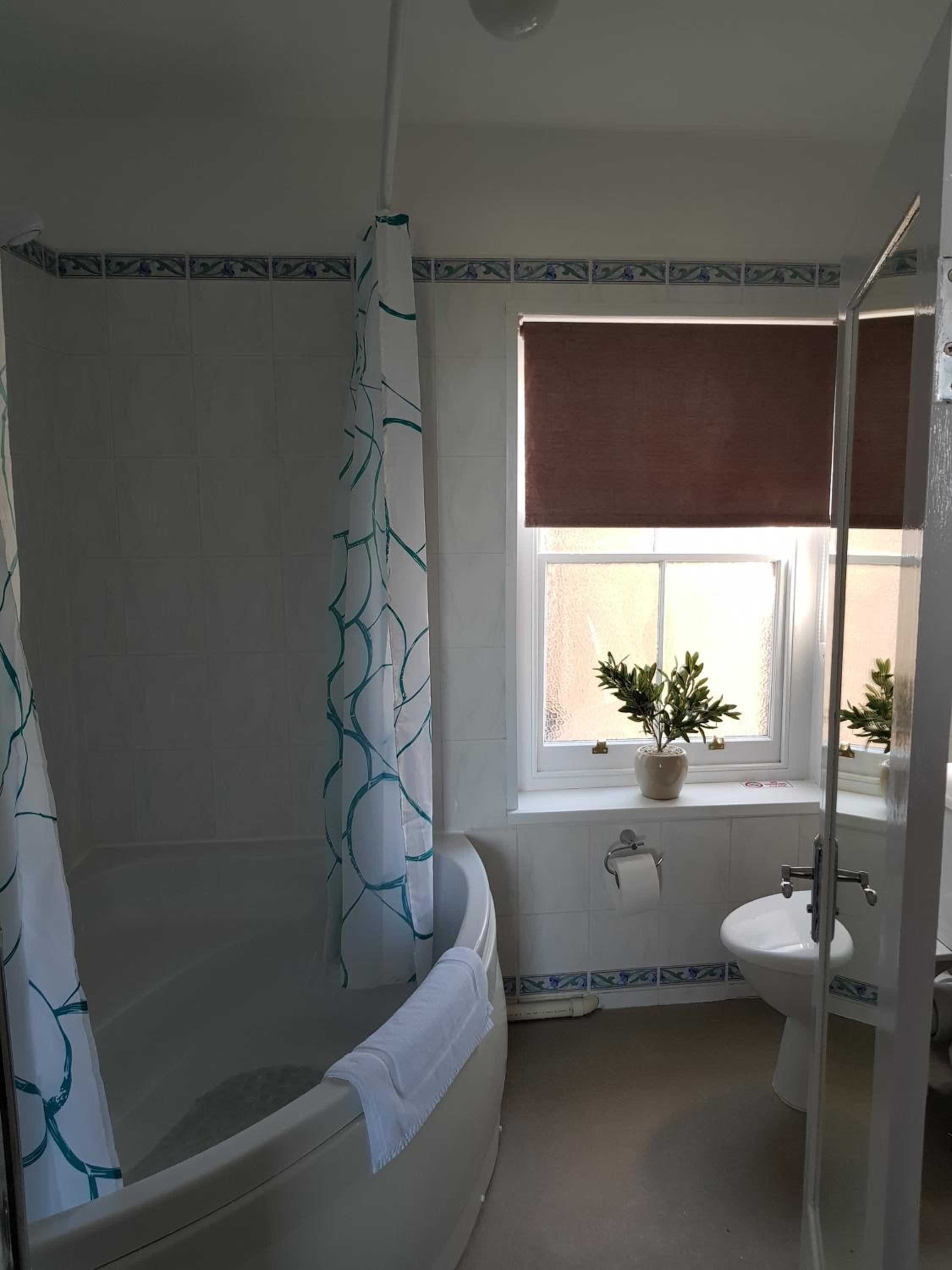 Quadruple Room with Sea View - Photo 4